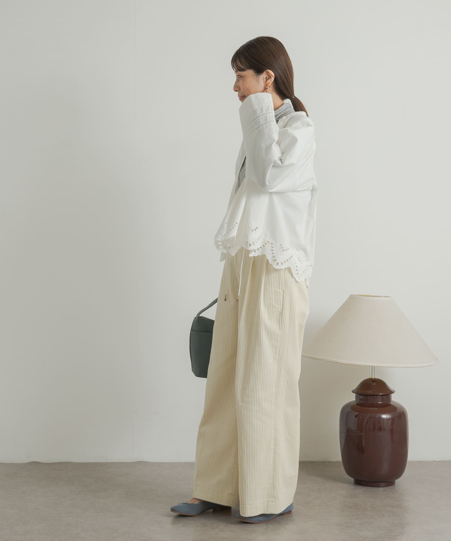 OFF WHITE