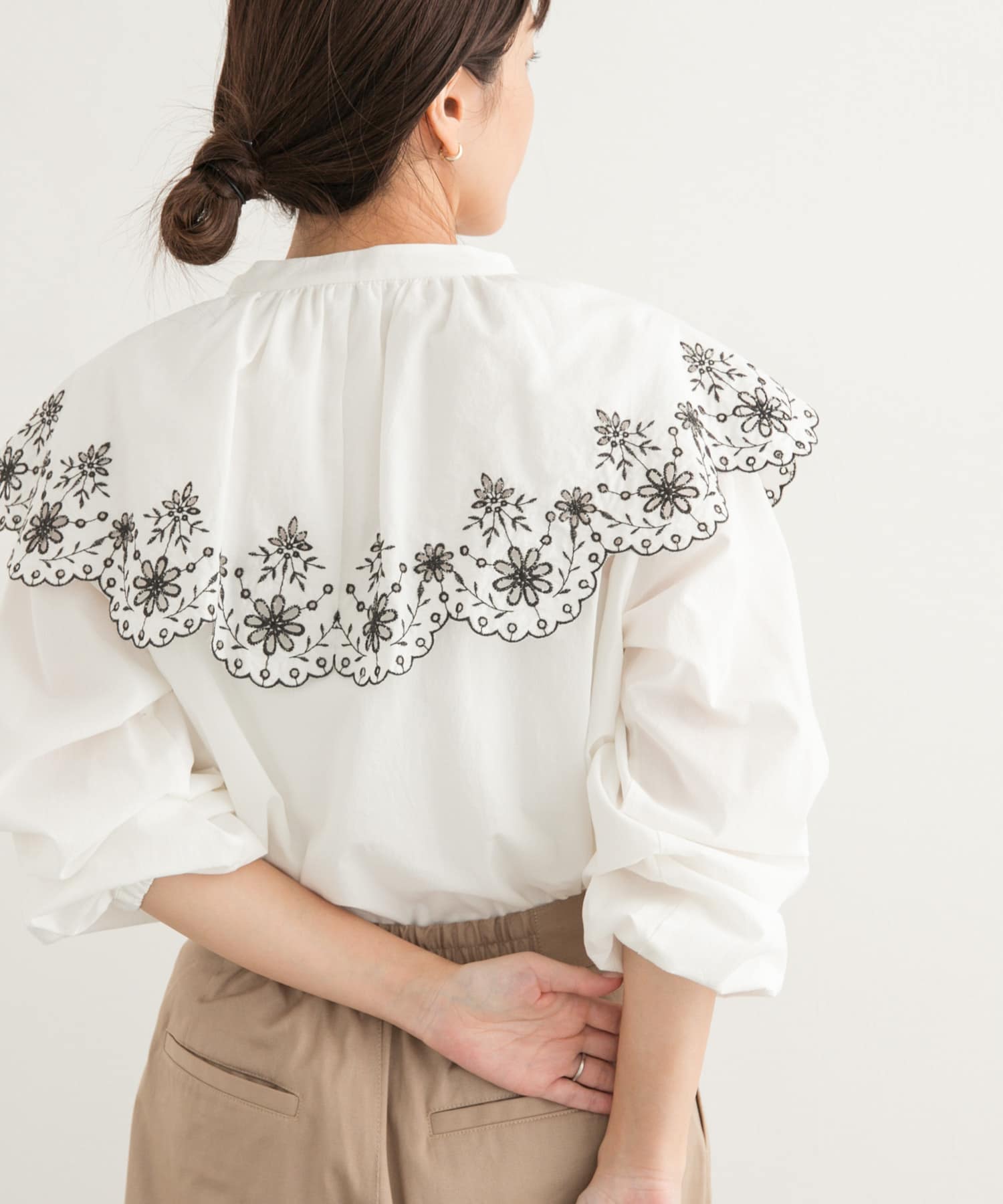 ★アーバンリサーチ　ダークネイビー 花柄　レース 半袖　トップス　ブラウス★ セール】 レース刺繍ラッフルブラウス （シャツ・ブラウス