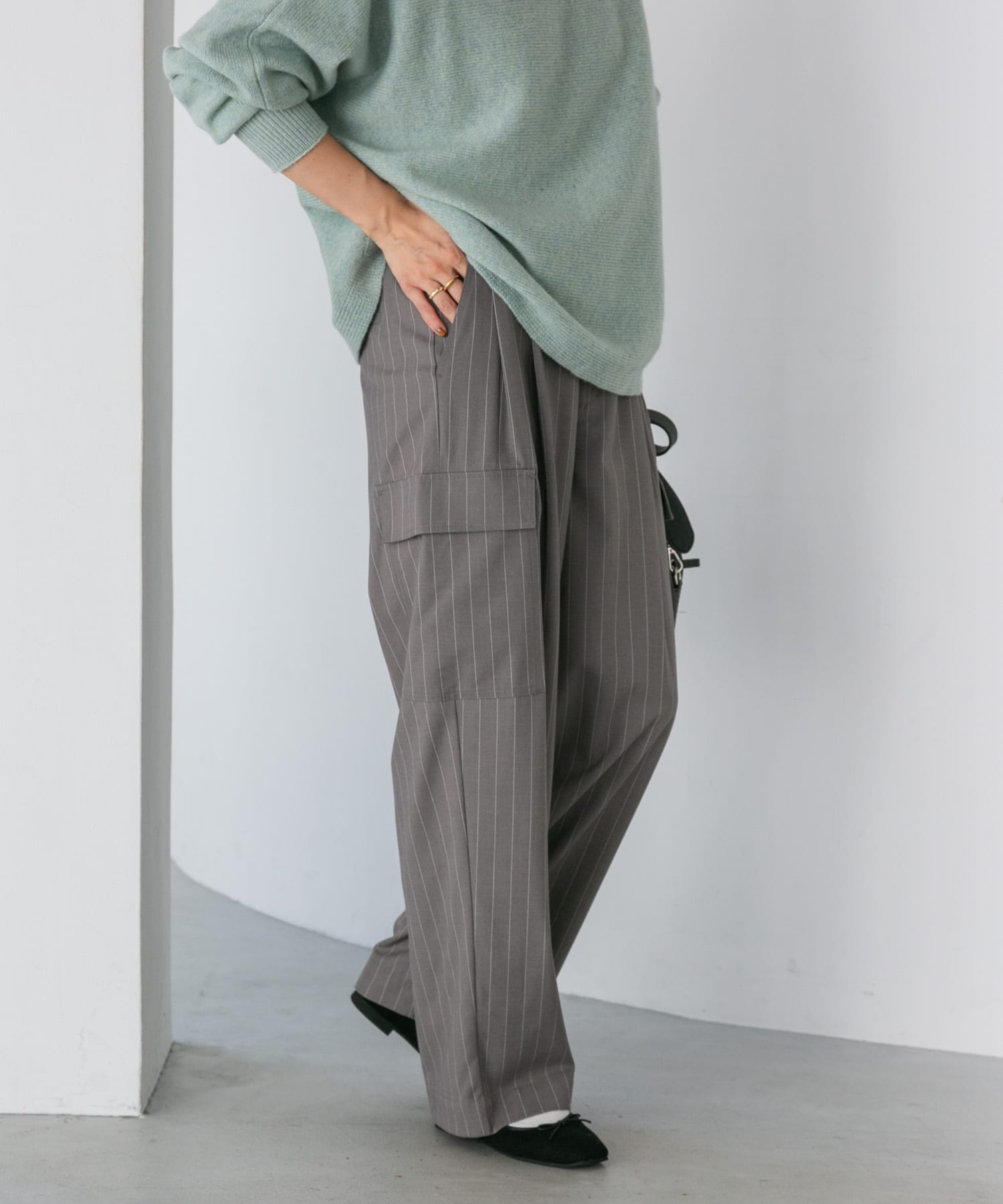 GRAY