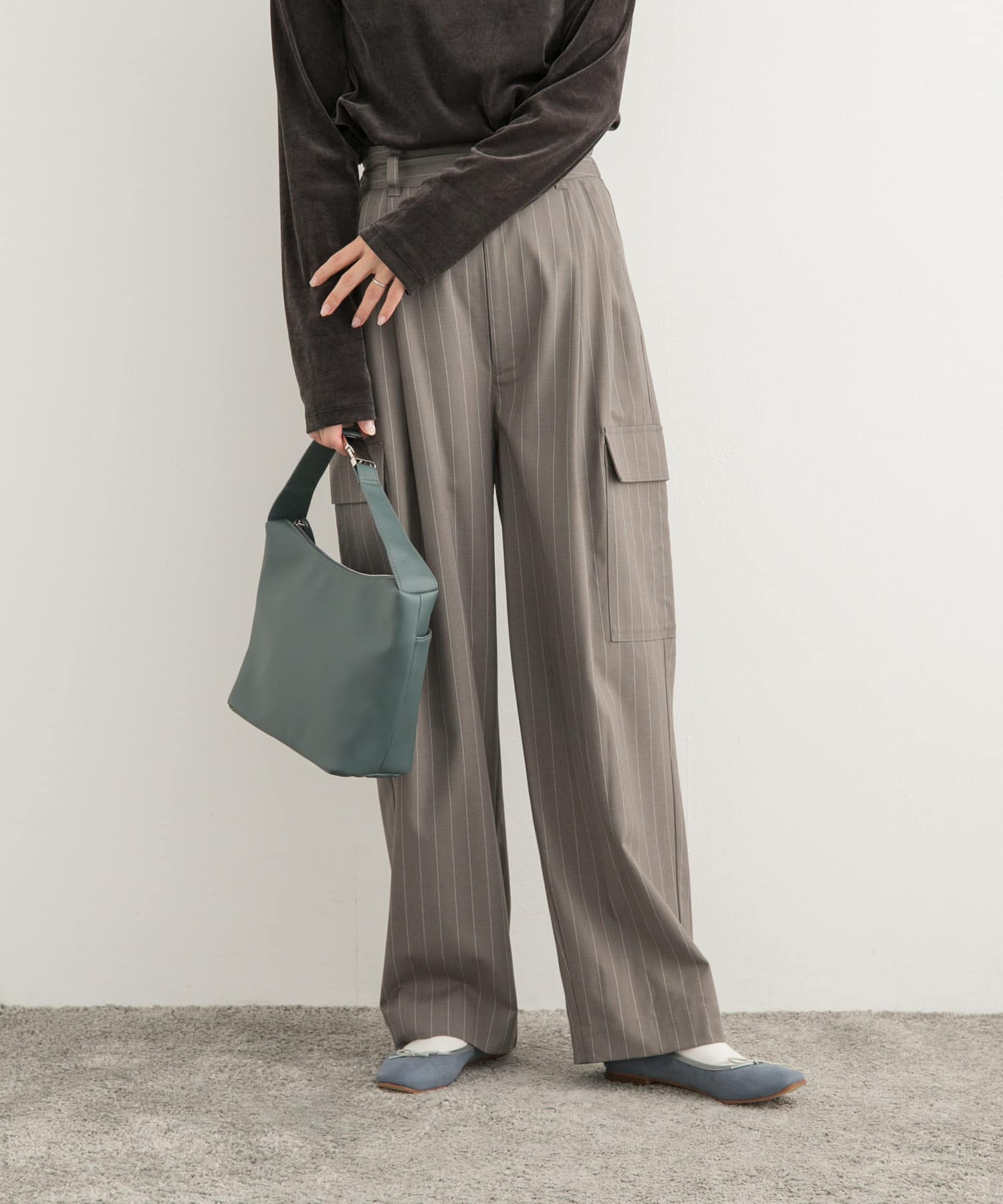 GRAY