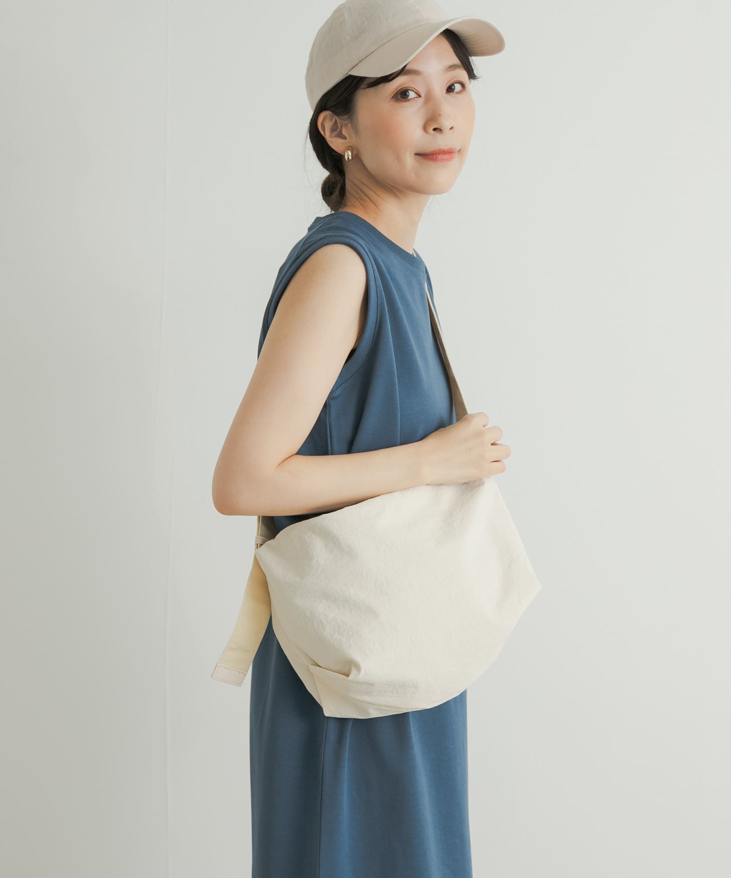 ウォッシャブルミニショルダーバッグ IVORY one