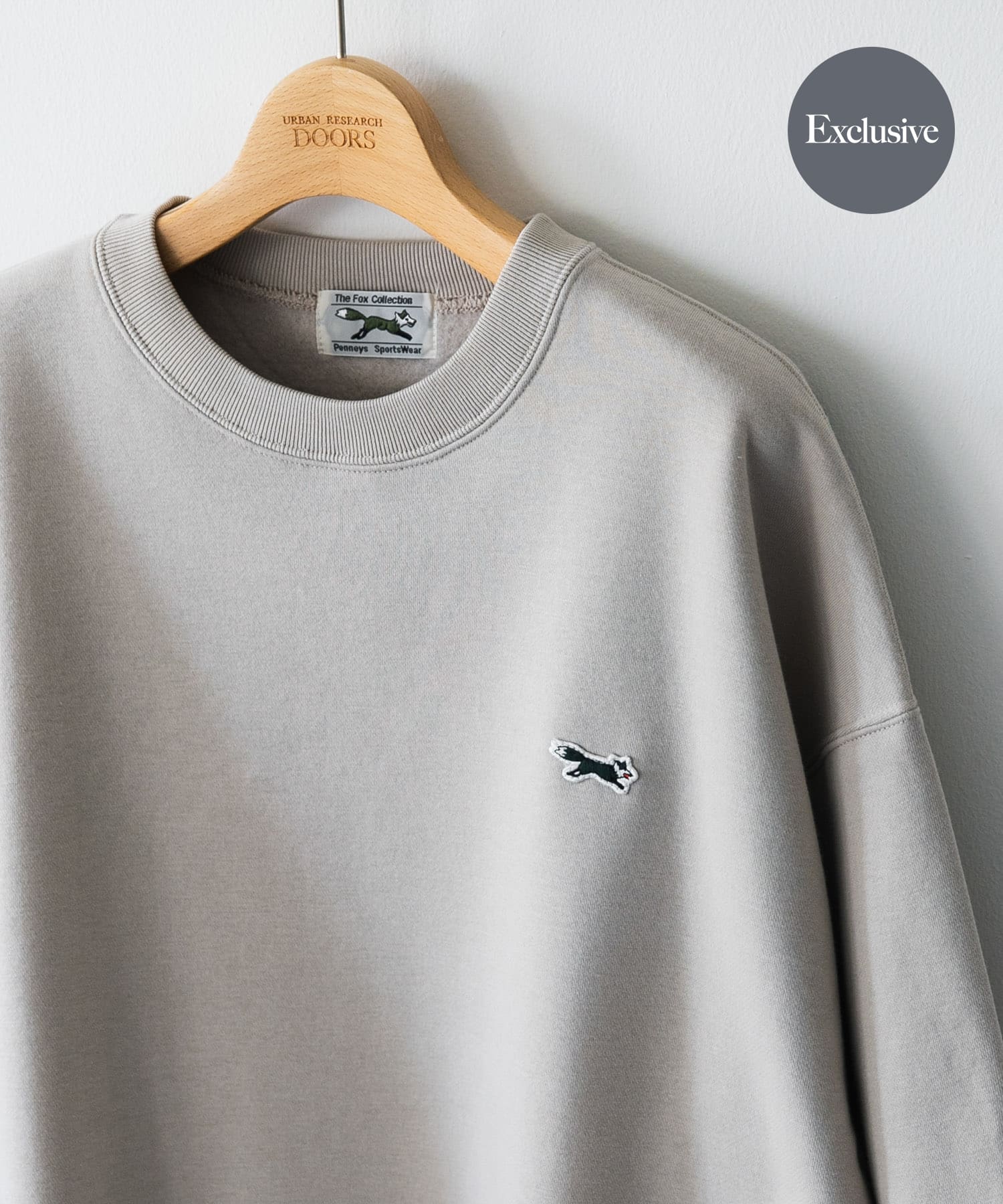 『XLサイズ/WEB限定』『別注』PENNEYS×DOORS　THE FOX クルーネックスウェット BEIGE M
