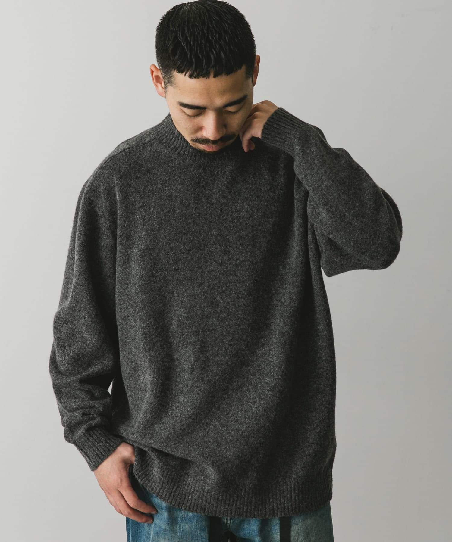 MID GRAY