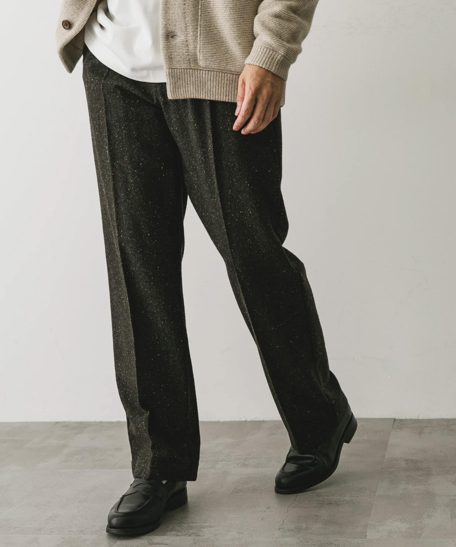 ウールブレンドネップワンタックパンツ(M CHARCOAL): ボトム｜URBAN