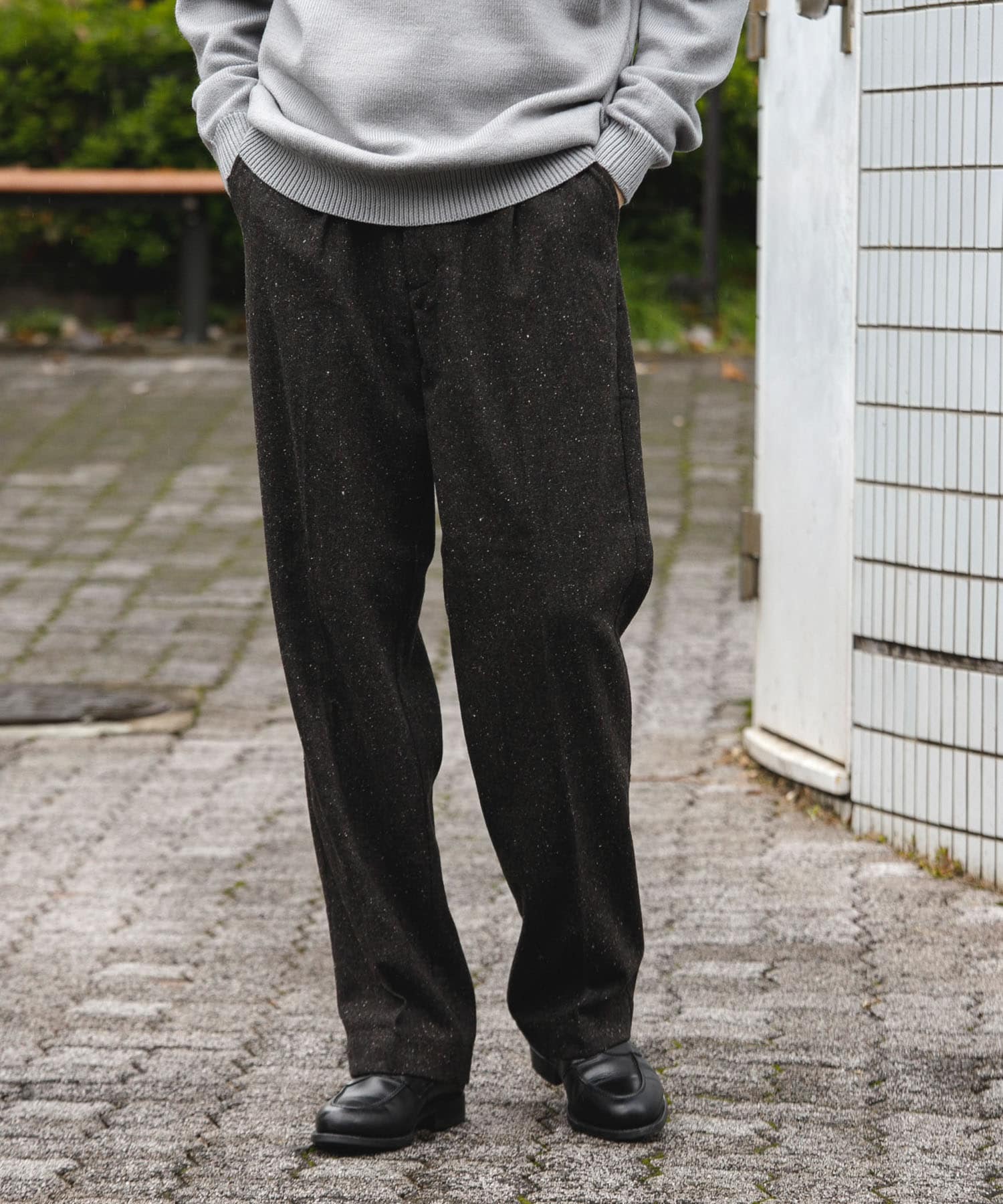 ウールブレンドネップワンタックパンツ(M CHARCOAL): ボトム｜URBAN