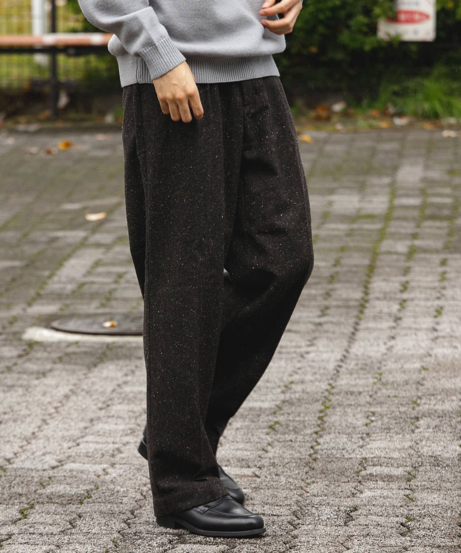 ウールー ウールブレンドネップワンタックパンツ(M CHARCOAL): ボトム｜URBAN