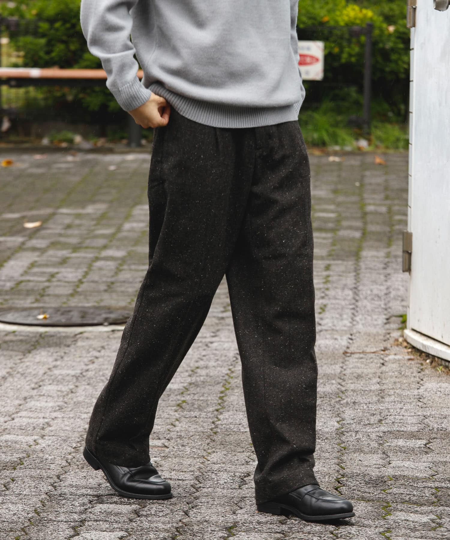 ウールブレンドネップワンタックパンツ(M CHARCOAL): ボトム｜URBAN