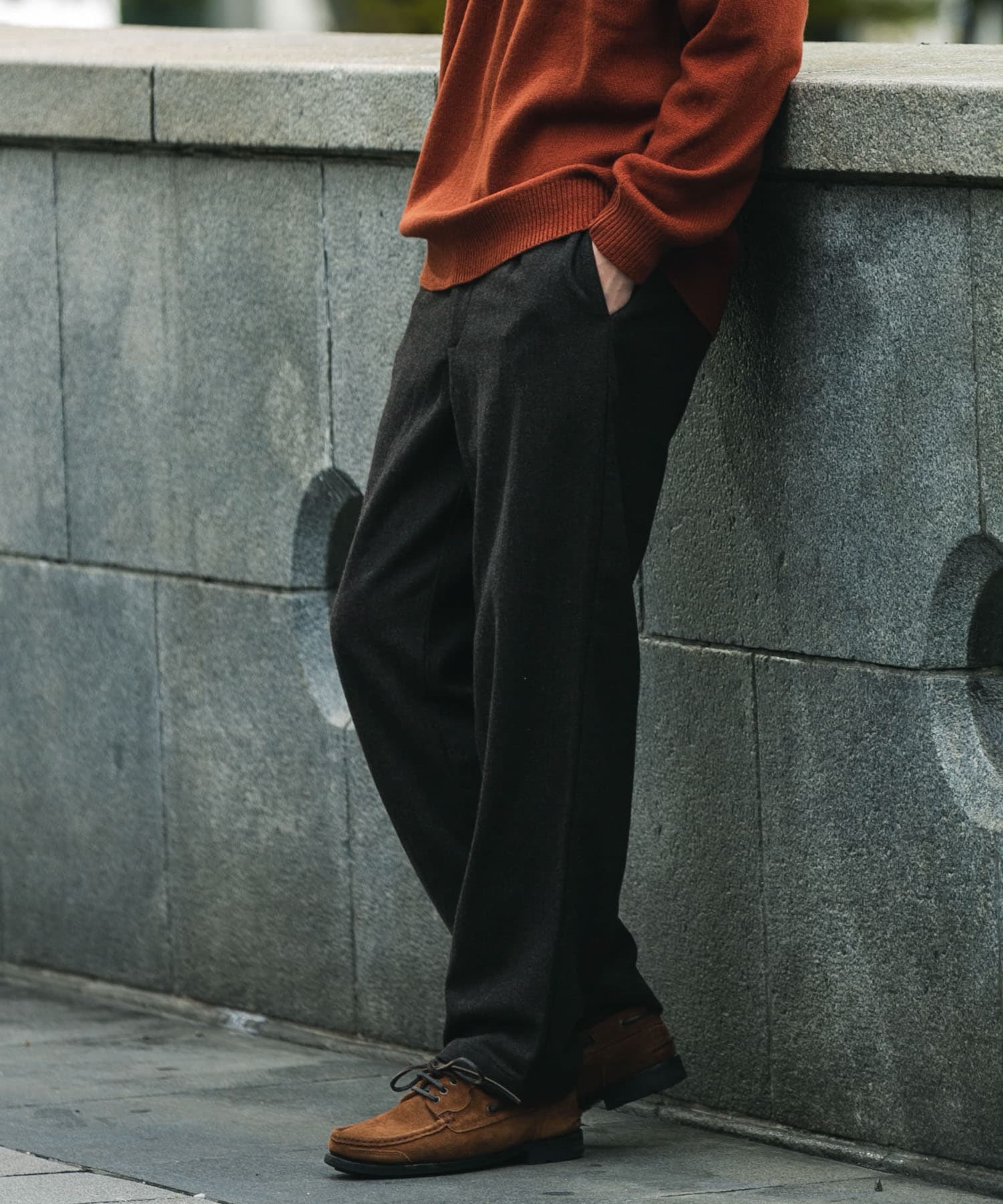 ウールブレンドヘリンボーンタックパンツ