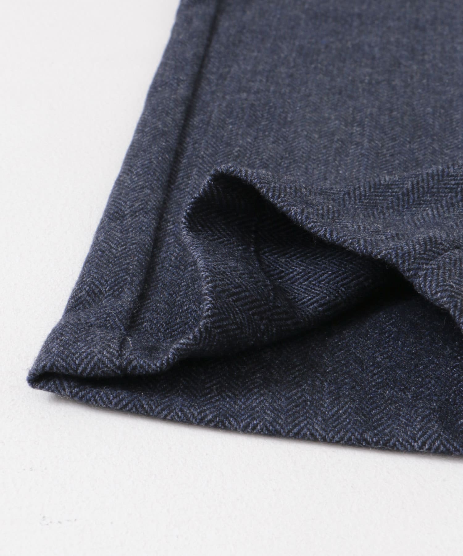 ウールブレンドヘリンボーンタックパンツ BLUE M