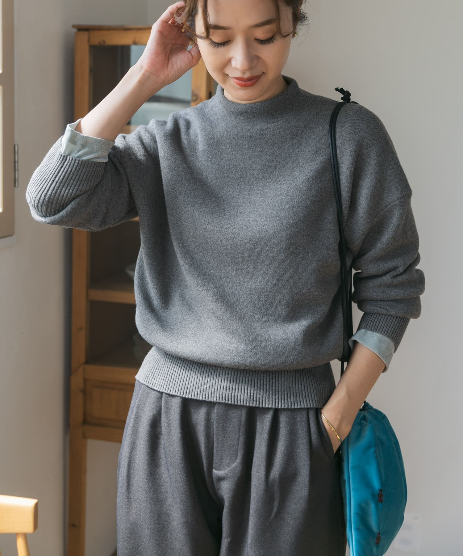 TOP GRAY