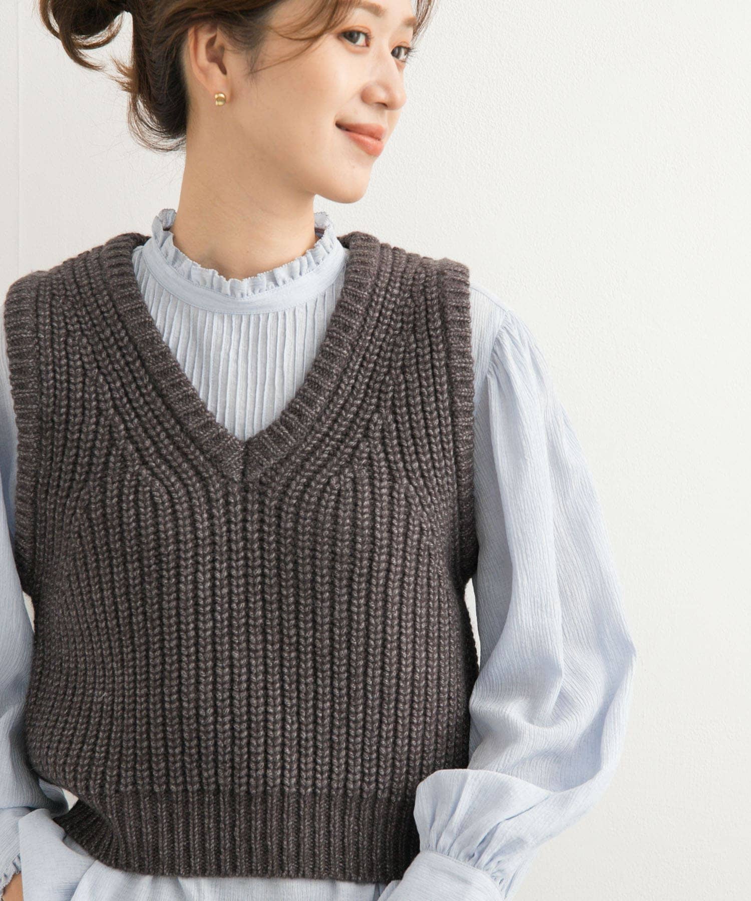 リリヤーンVネックニットベスト CHARCOAL M
