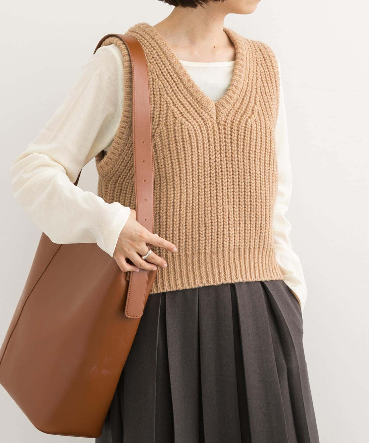 リリヤーンVネックニットベスト BEIGE M