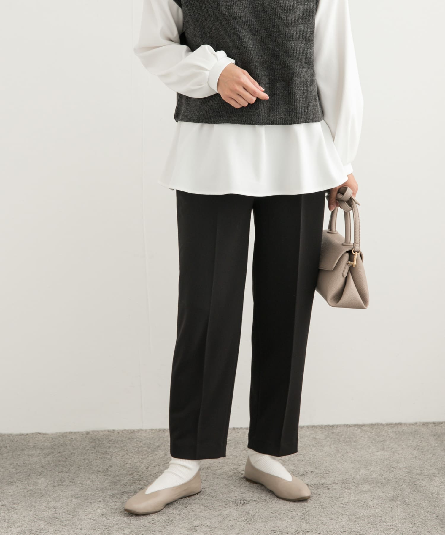 カットジョーゼットテーパードパンツ(S BLACK): ボトム｜URBAN