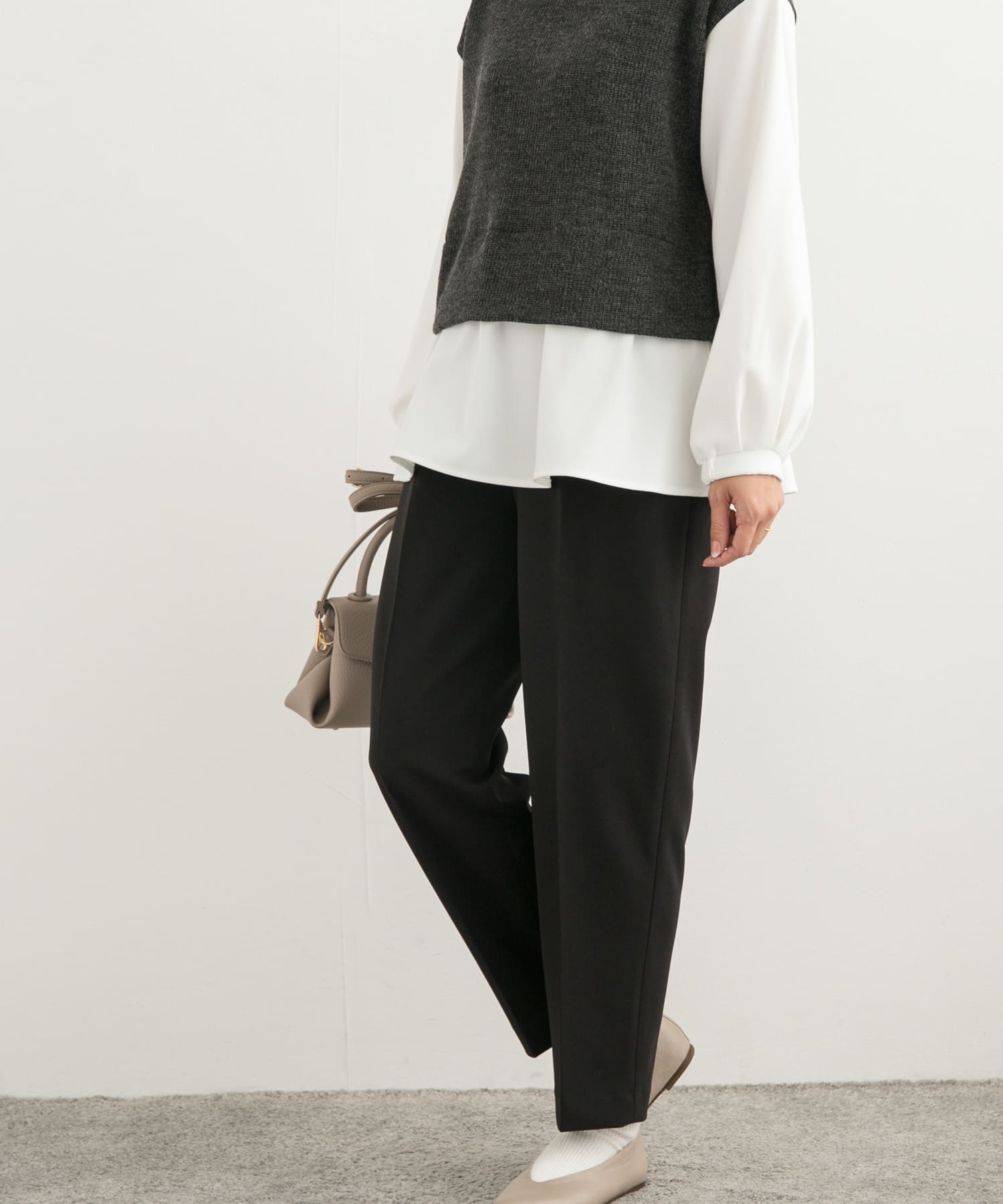 カットジョーゼットテーパードパンツ(S BLACK): ボトム｜URBAN