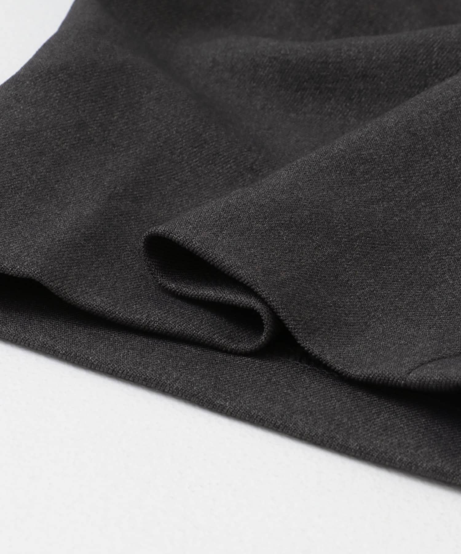 『UR TECH SMOOTHLUXE』ワイドトラウザー CHARCOAL S
