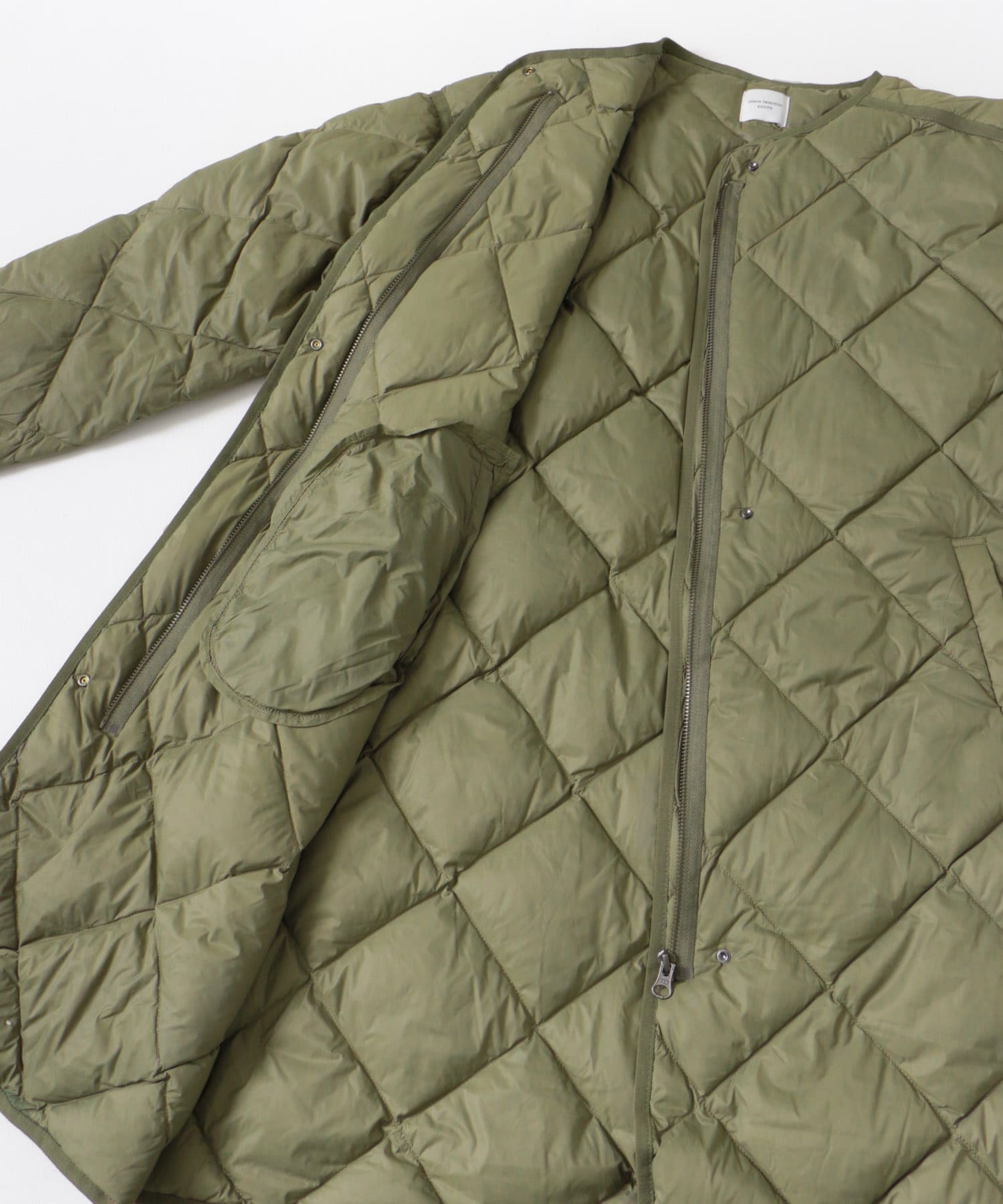 『WEB/一部店舗限定カラー』ライトダウンキルトロングコート KHAKI M