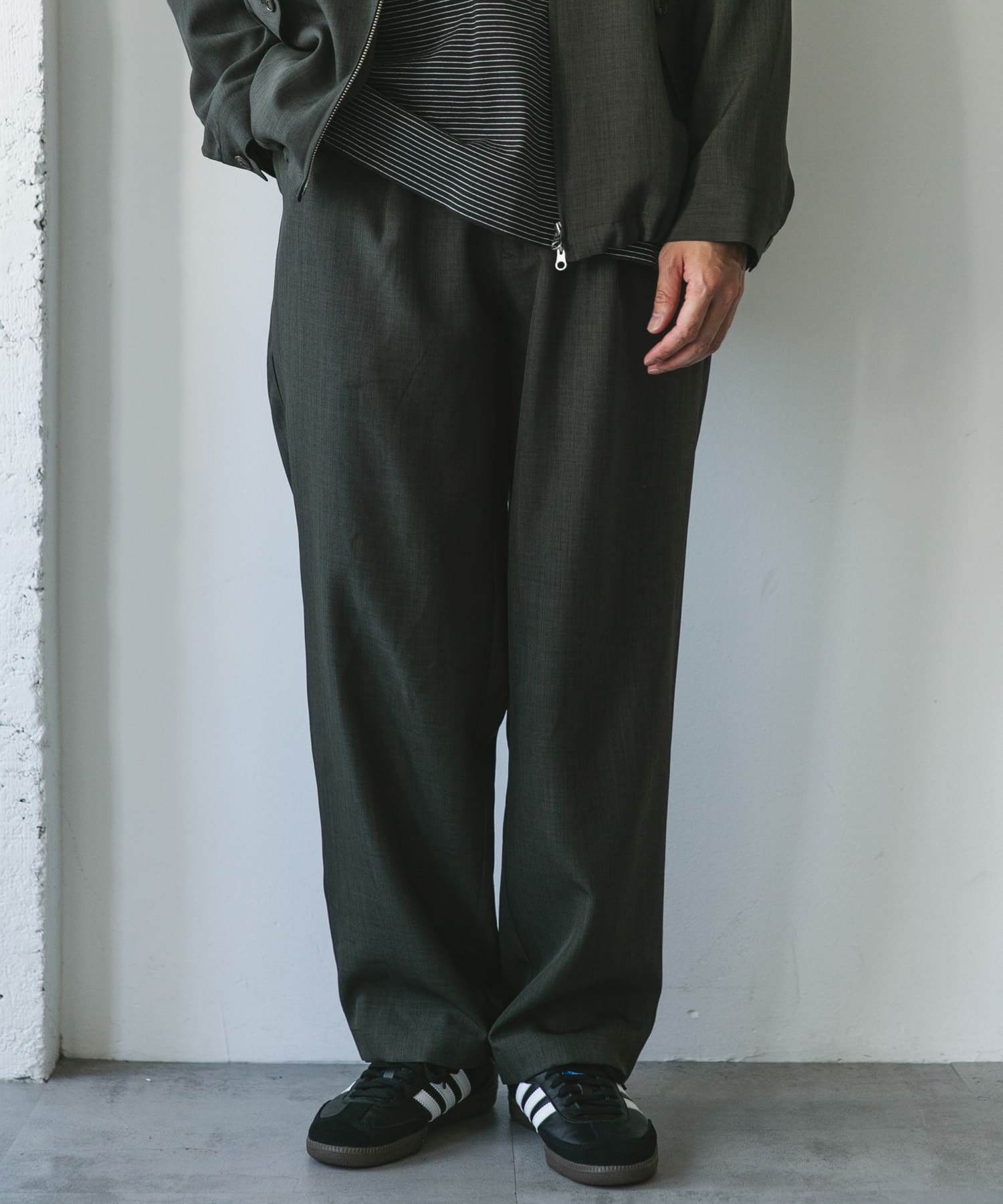 GRAY KHAKI