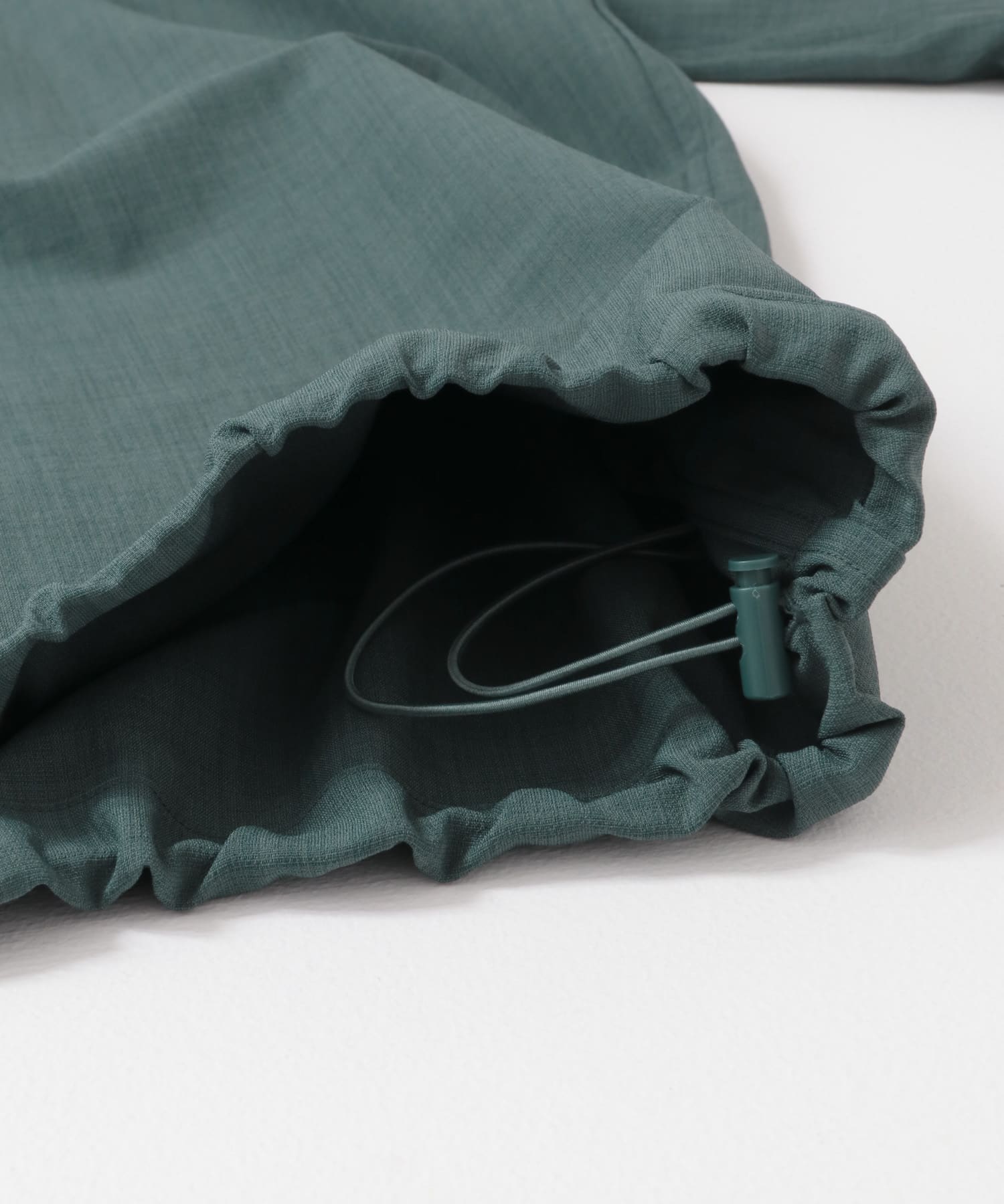 『UR TECH DRYLUXE』『イージーケア/速乾/UVカット』ノーカラーブルゾン BLUE GREEN M