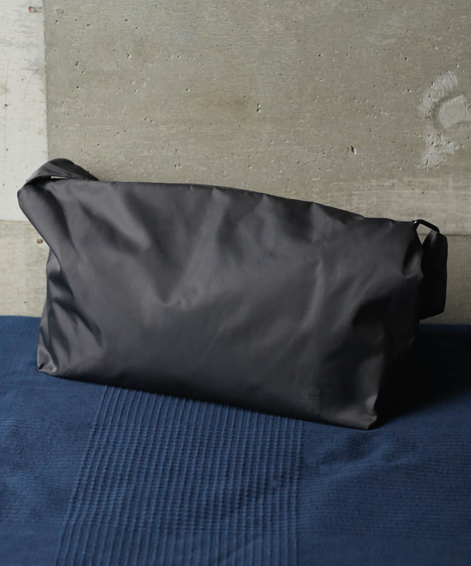 『撥水』『別注』YAKPAK×DOORS　SHOULDER BAG M CHARCOAL -