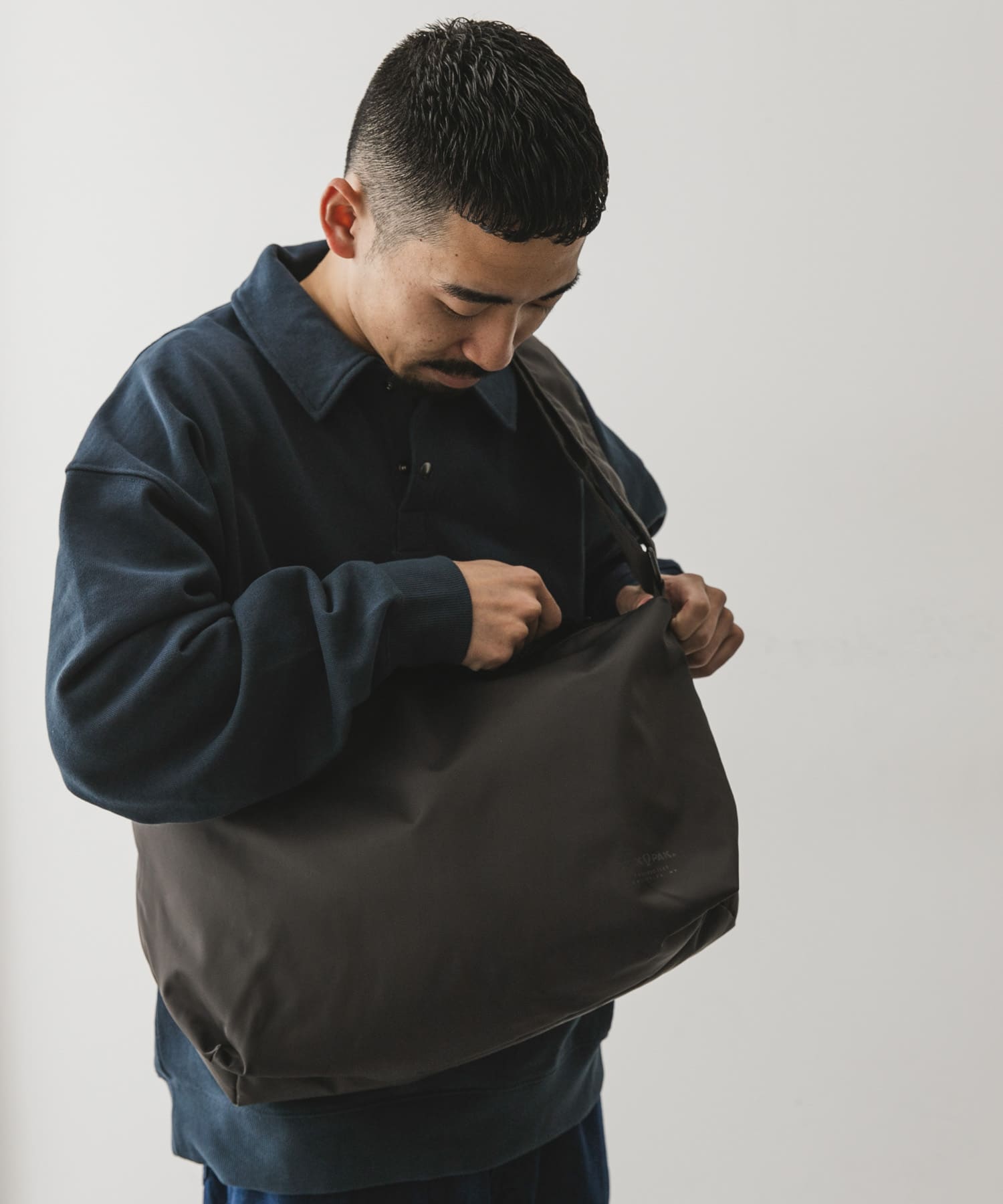 『撥水』『別注』YAKPAK×DOORS　SHOULDER BAG M CHARCOAL -
