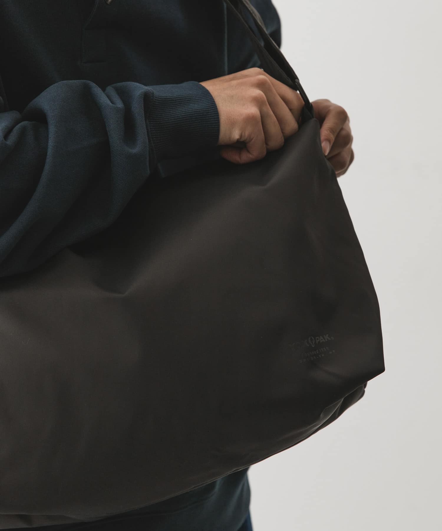 『撥水』『別注』YAKPAK×DOORS　SHOULDER BAG M CHARCOAL -