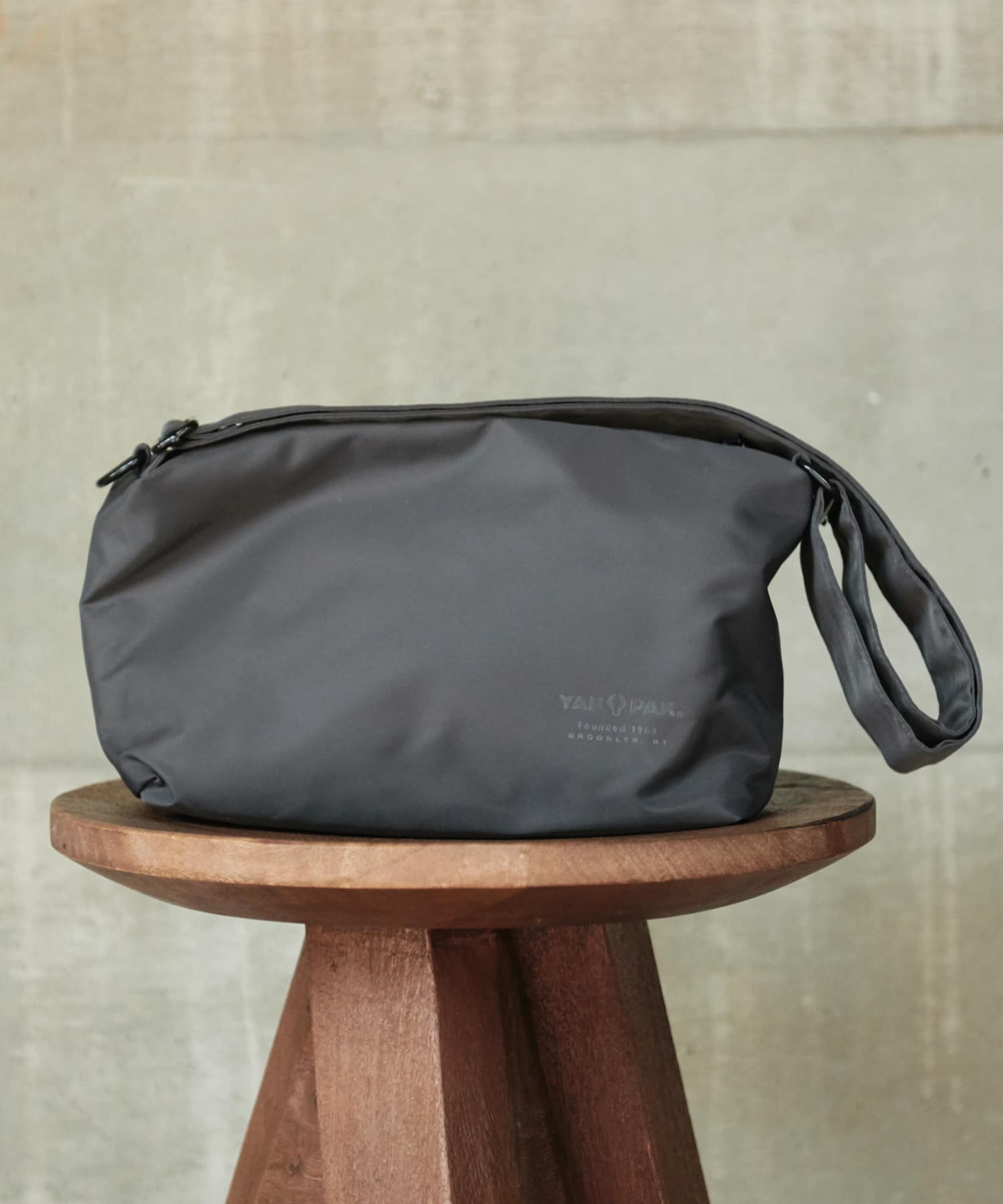 『撥水』『別注』YAKPAK×DOORS　SHOULDER BAG S CHARCOAL -