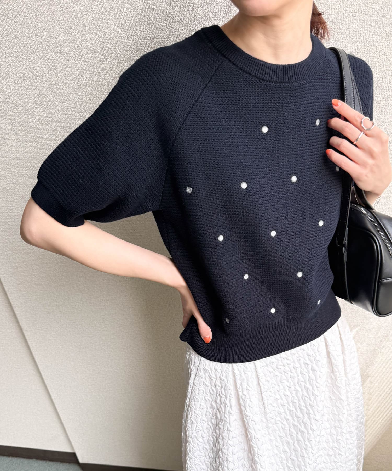 ラメドット刺繍ニット