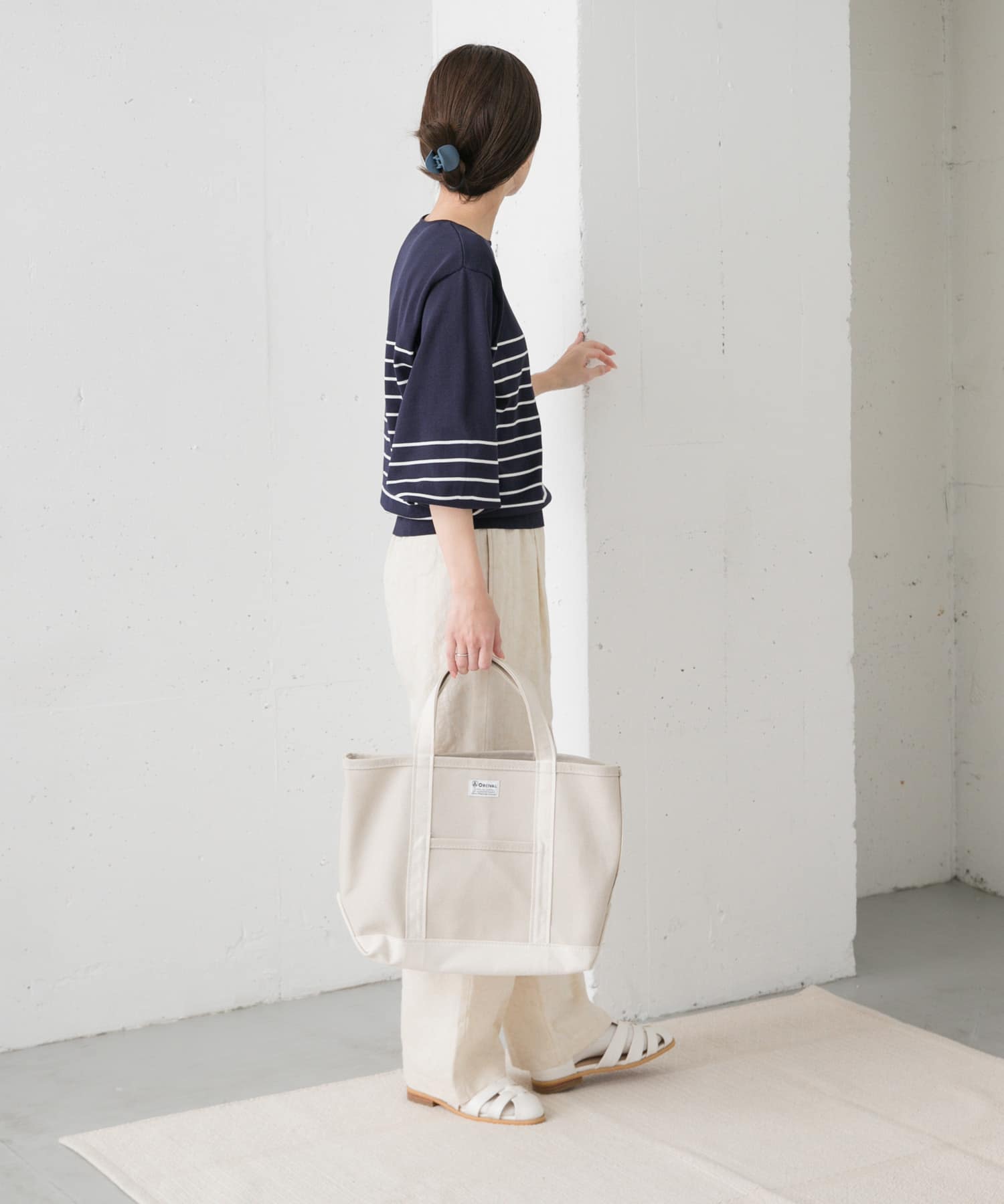 NVY×WHT
