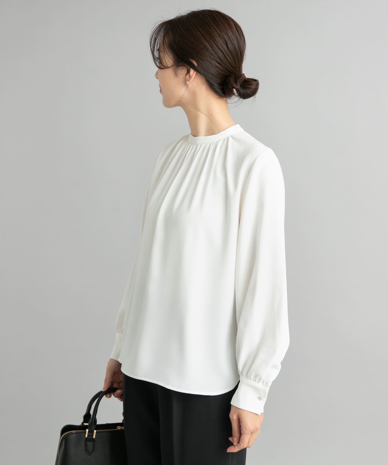 OFF WHITE
