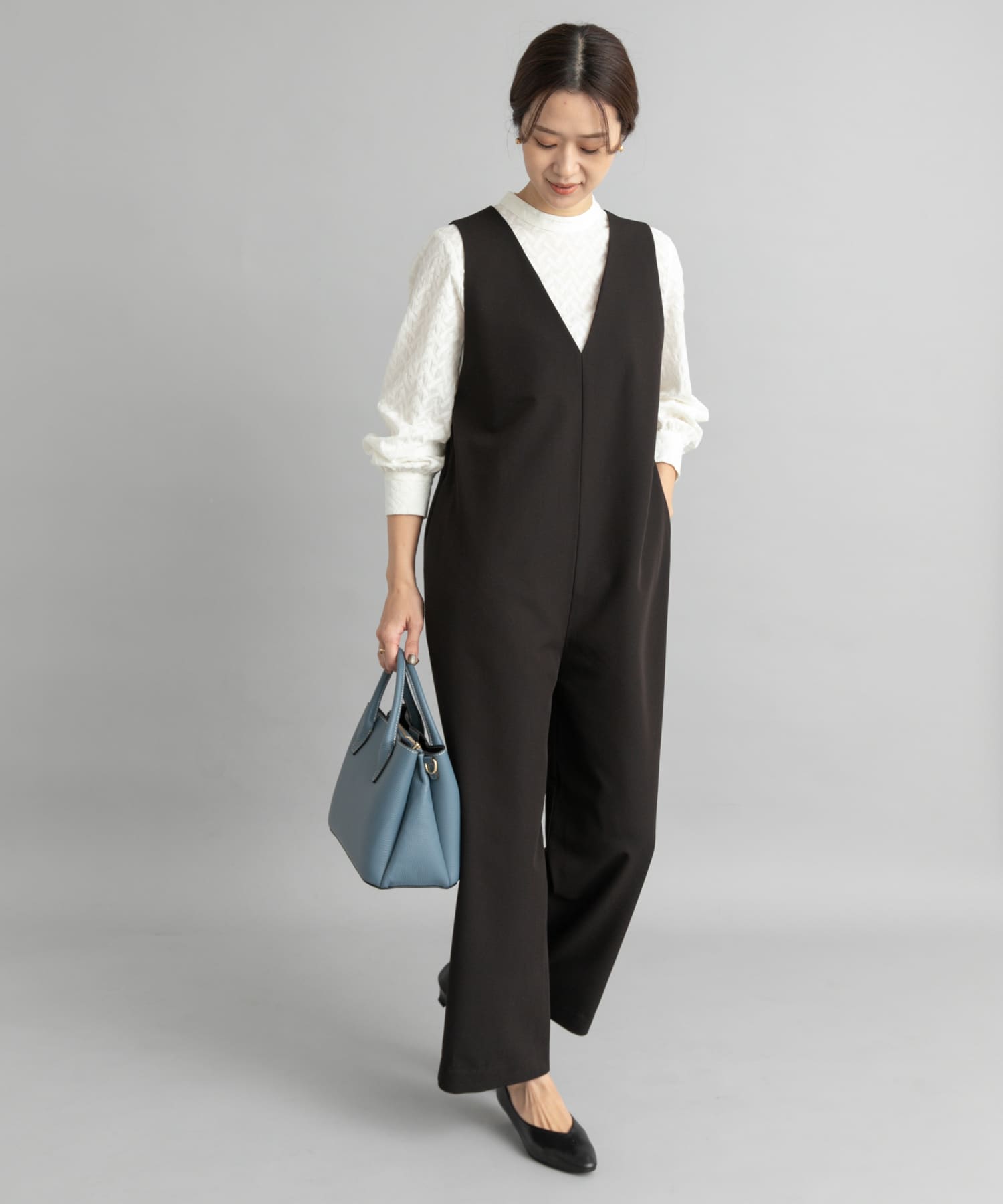 yuni Vネック オーバーオール yuni（ユニ ）の「コットンリネン shadow stripe Vネック