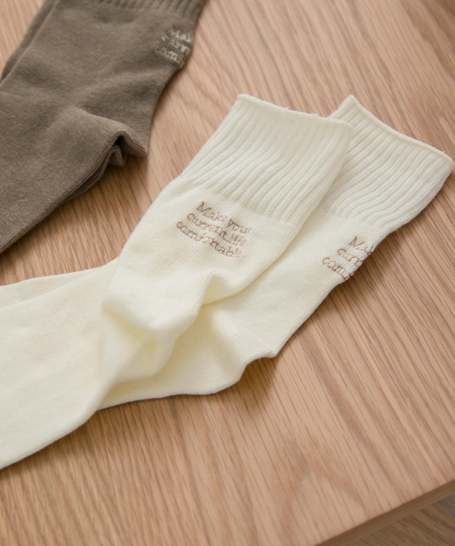 ロゴ刺繍ソックス IVORY one