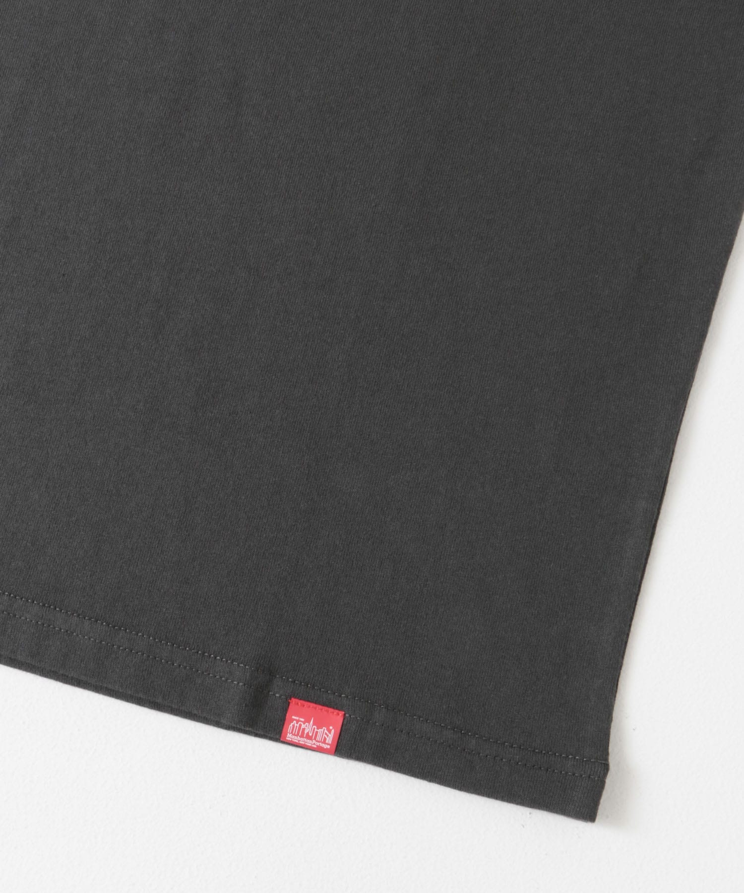 『別注』MANHATTAN PORTAGE×DOORS　1ポイントプリントTシャツ CHARCOAL M