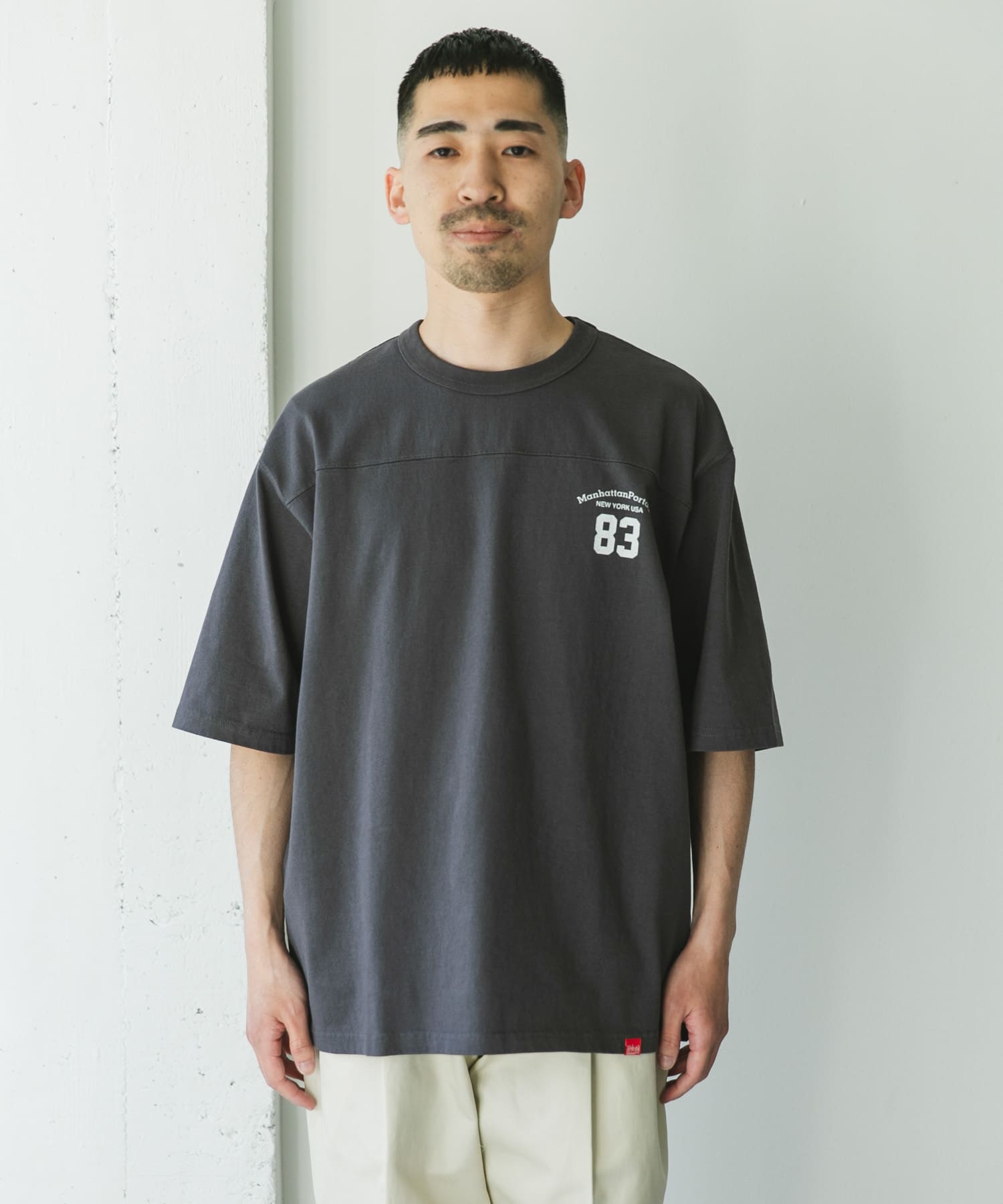 別注』MANHATTAN PORTAGE×DOORS フットボール オーバーサイズTシャツ(M