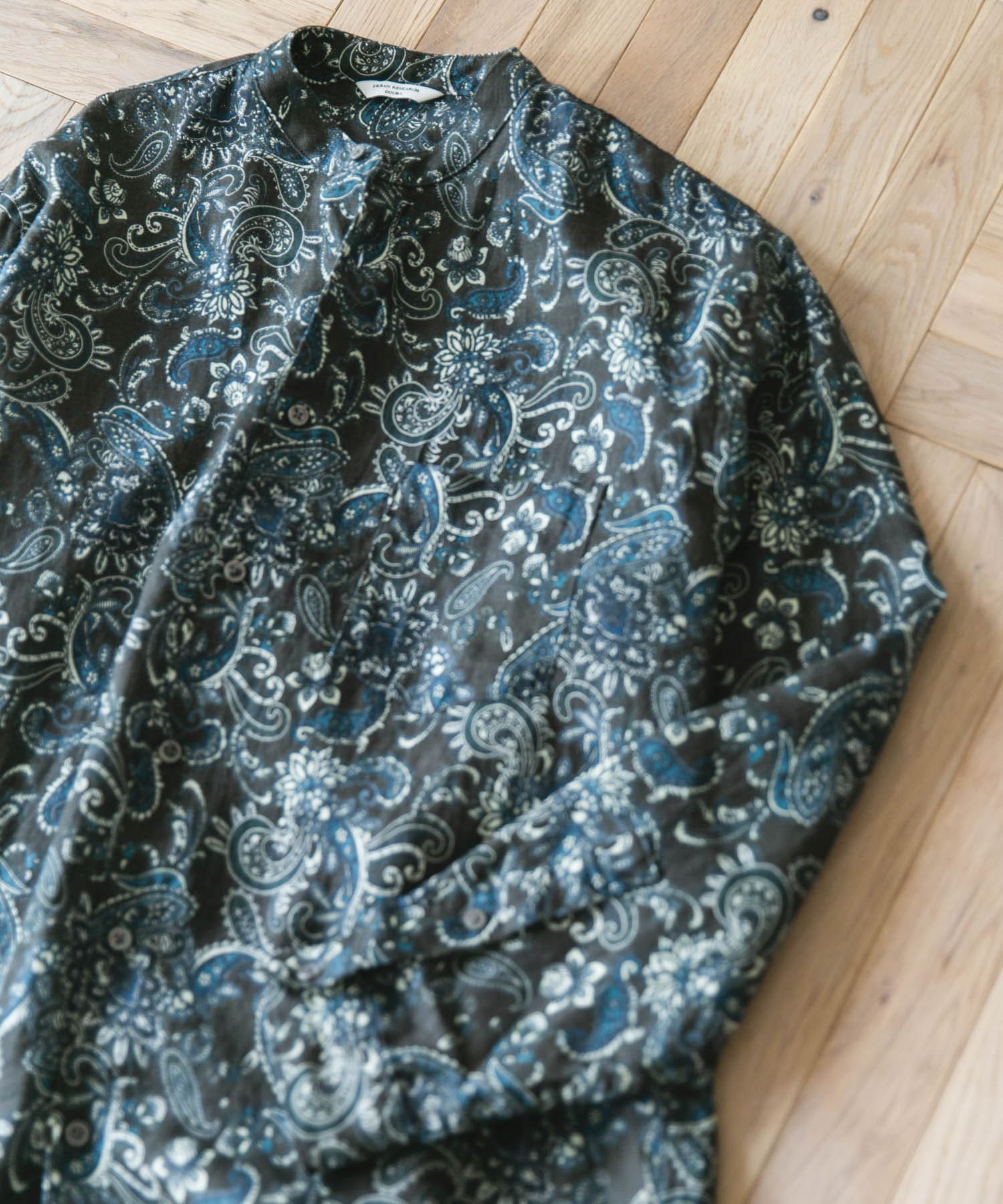『XLサイズ/WEB限定』シルケットリネンバンドカラーロングスリーブシャツ PAISLEY M