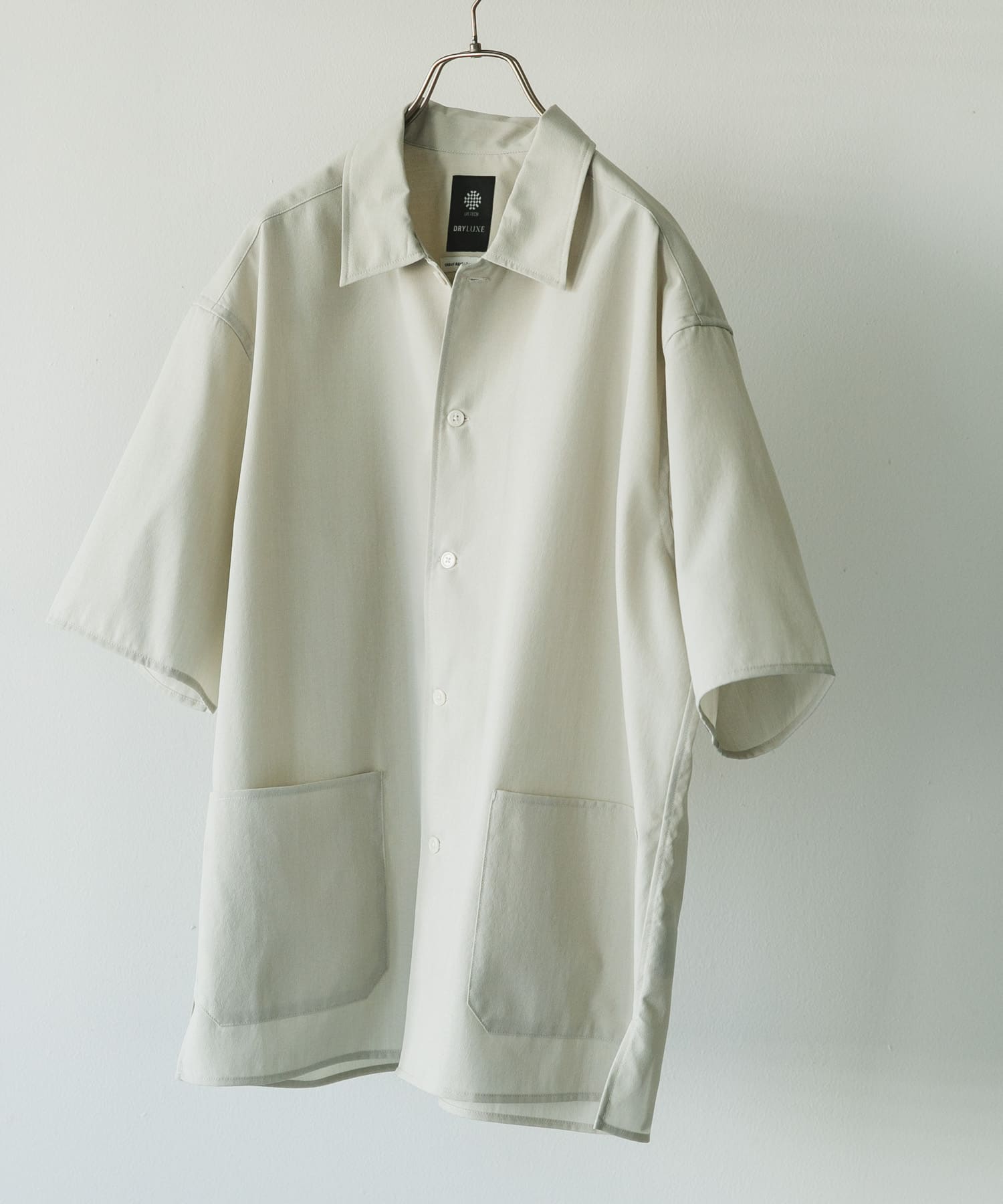 『XLサイズ/WEB限定』『UR TECH DRYLUXE』SHORT-SLEEVE SHIRTS CHALK M