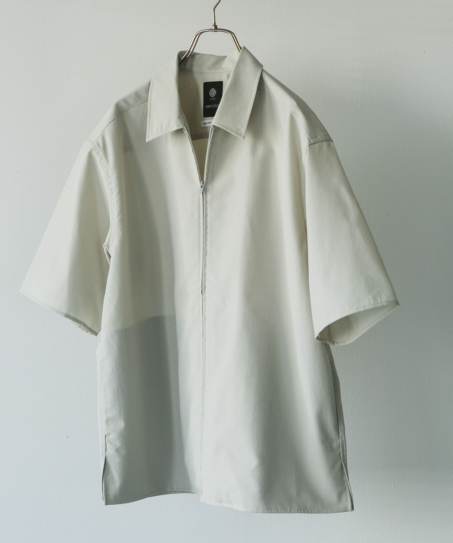 『UR TECH DRYLUXE』ZIP SHIRTS CHALK M