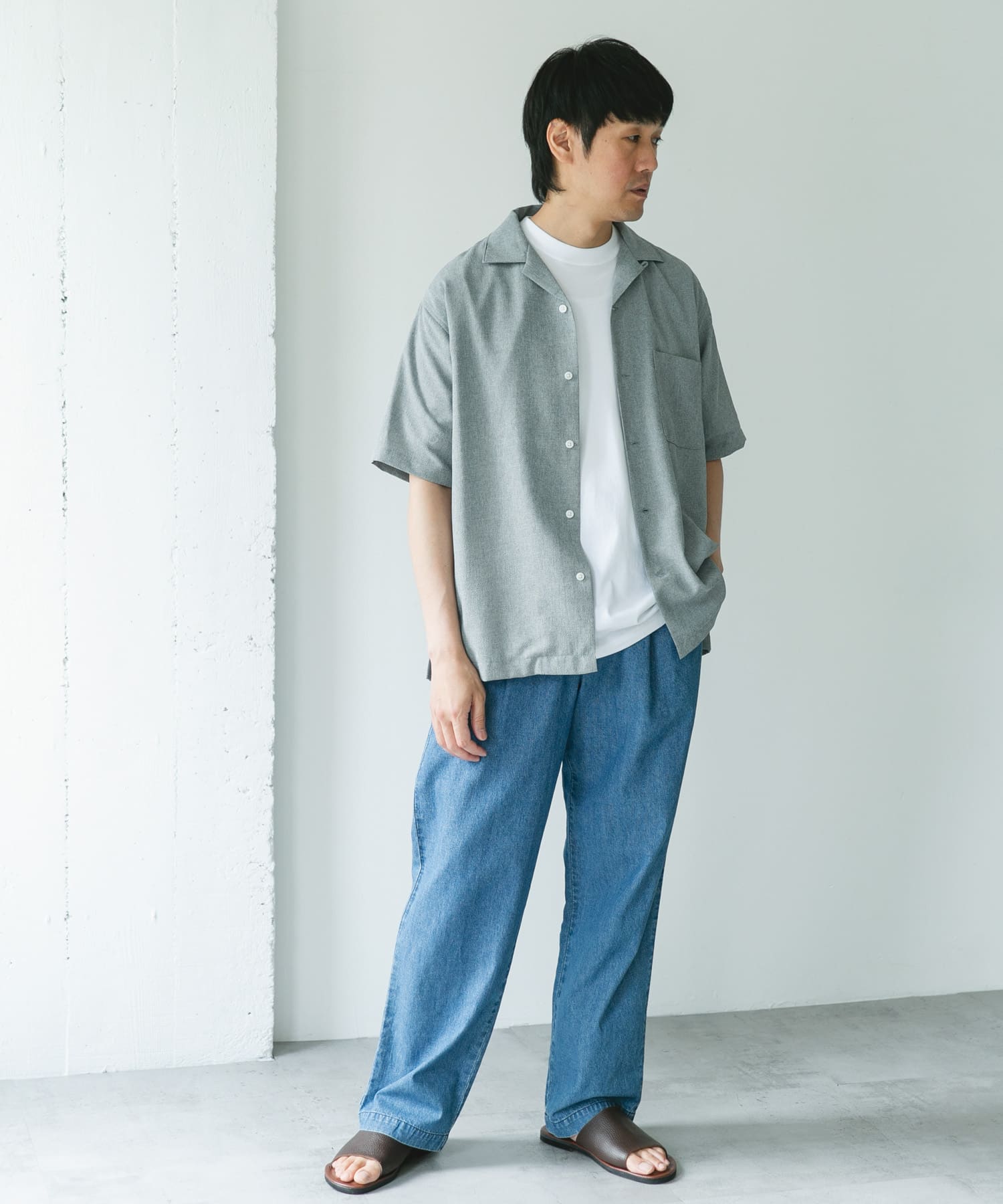 GRAY