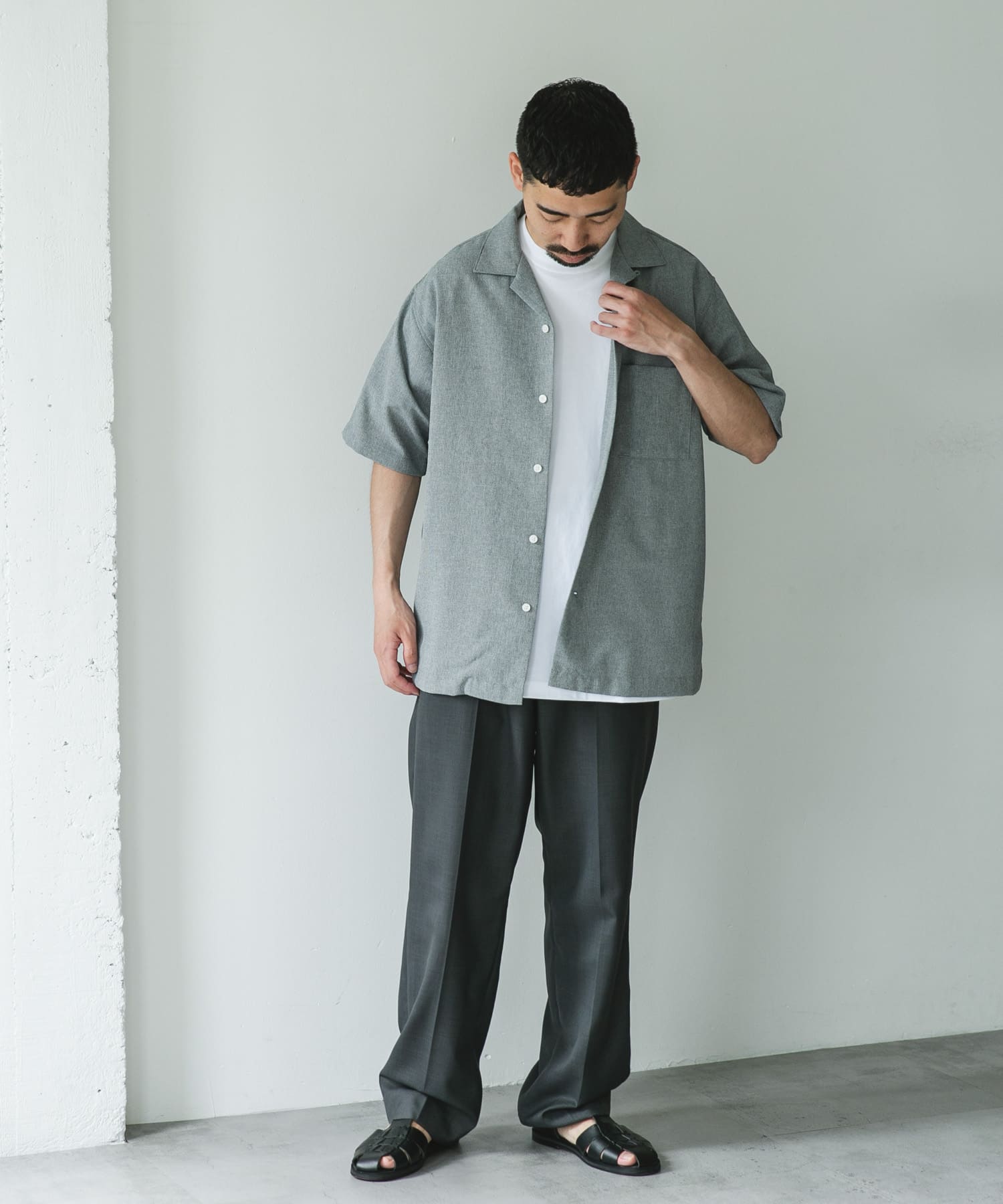 GRAY