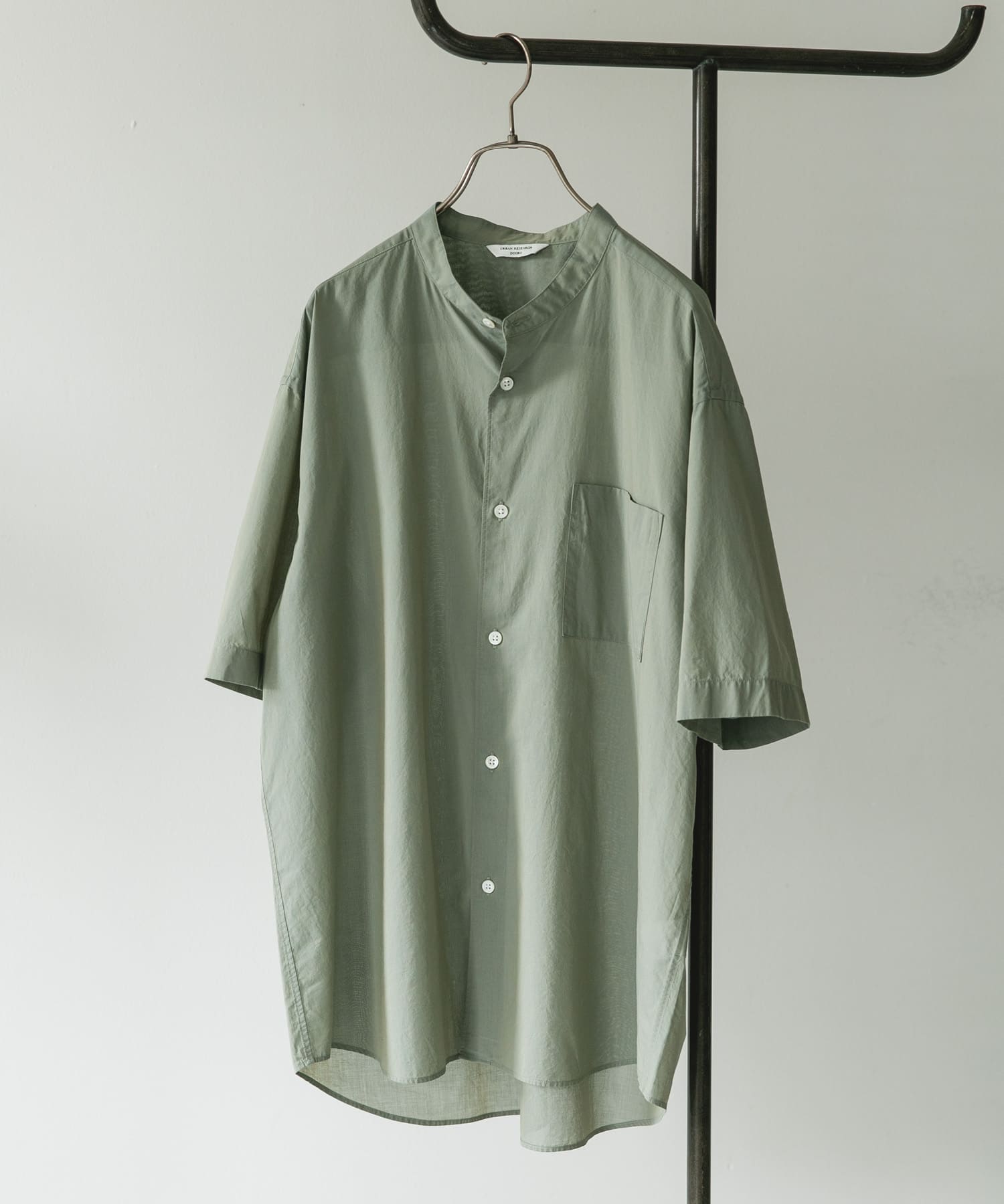 玉虫シャンブレー バンドカラーシャツ