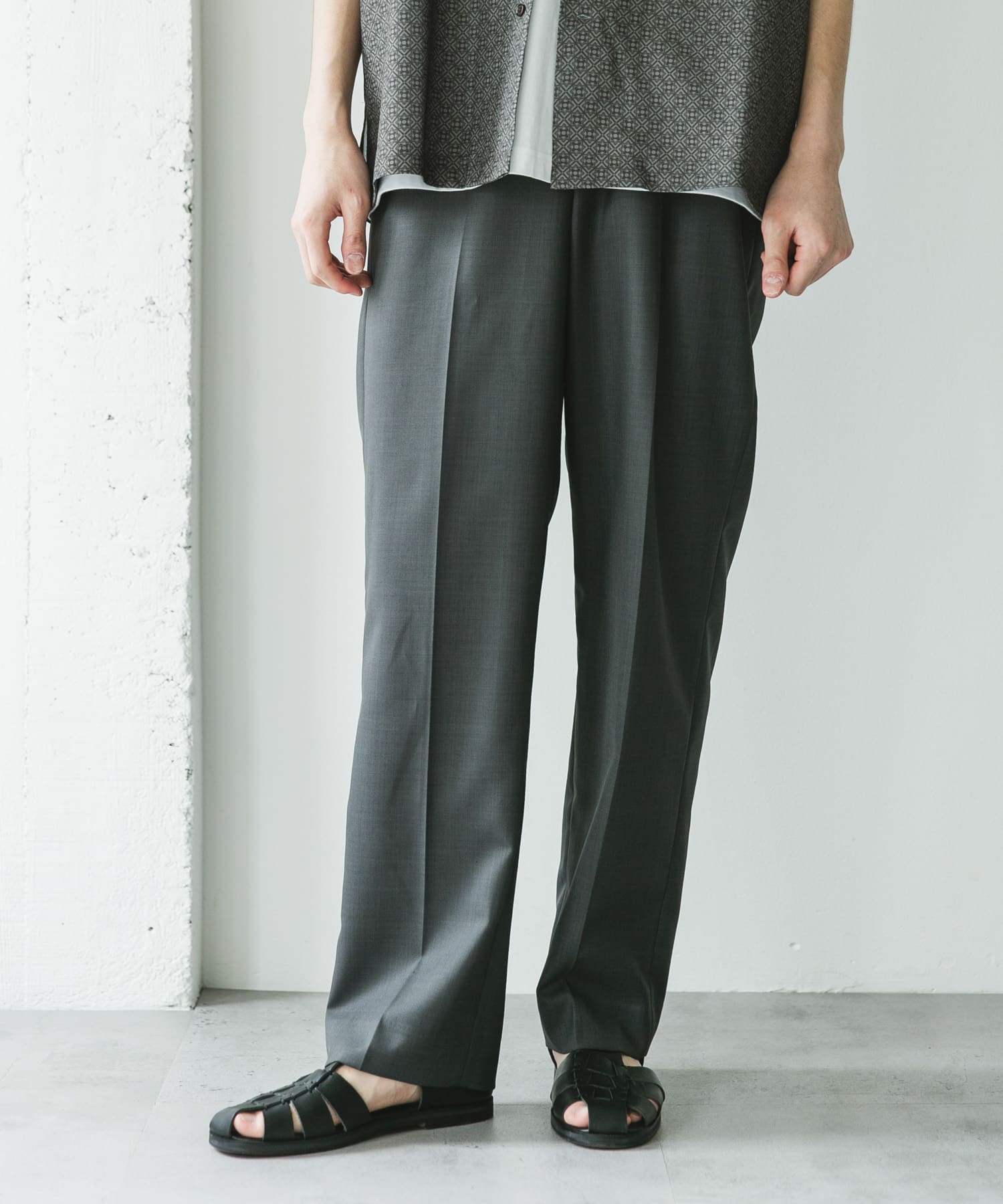 GRAY
