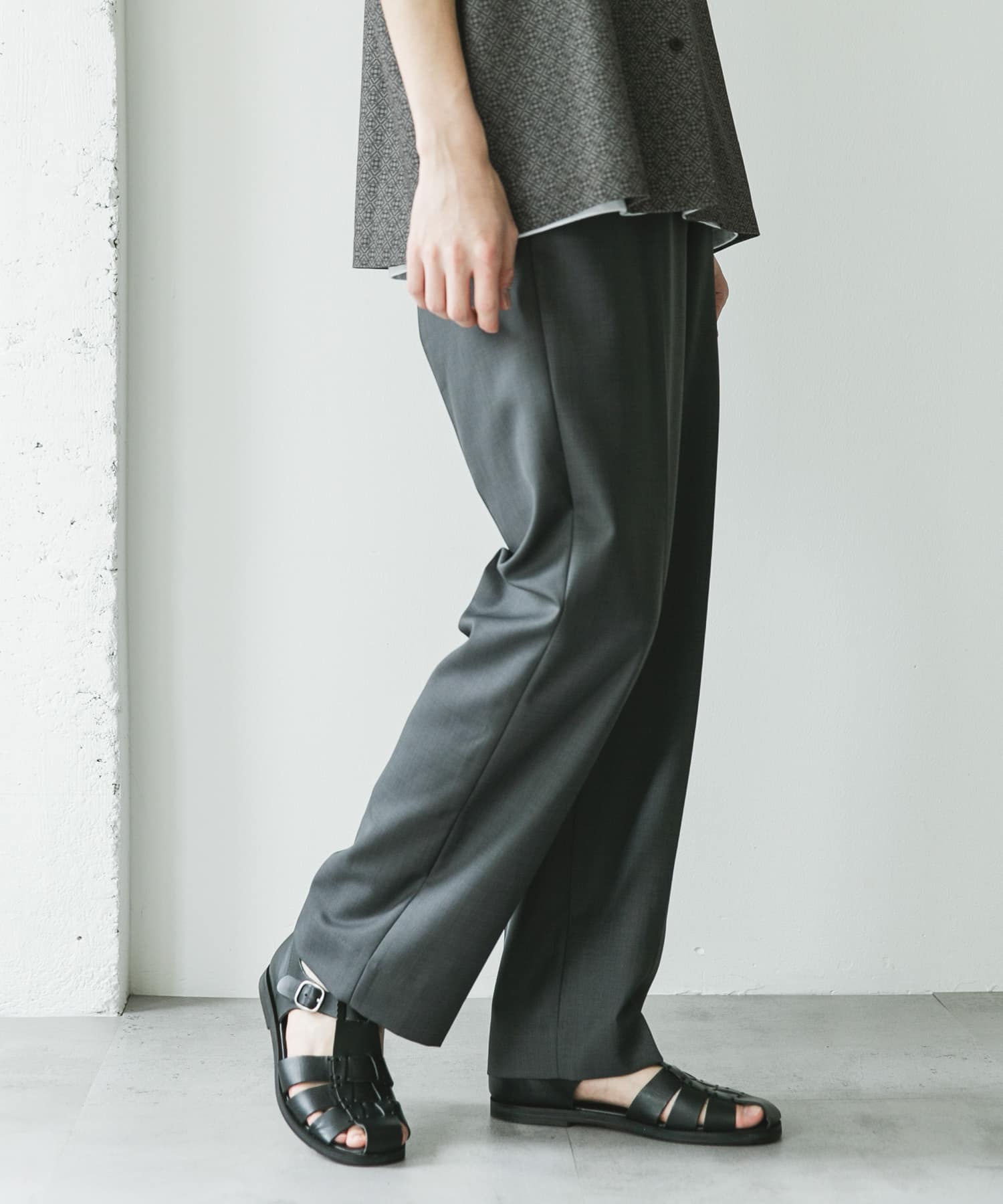 GRAY