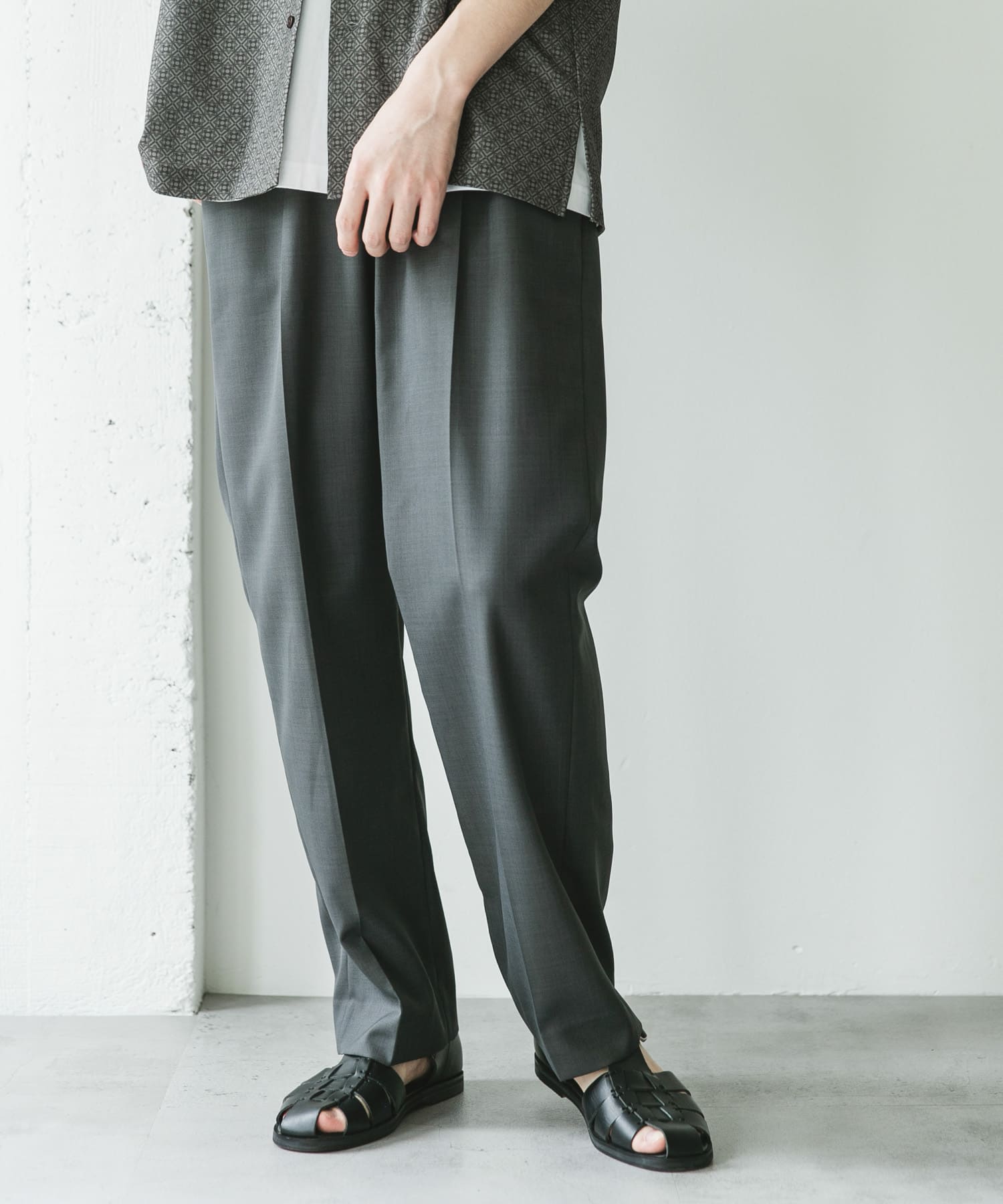 GRAY