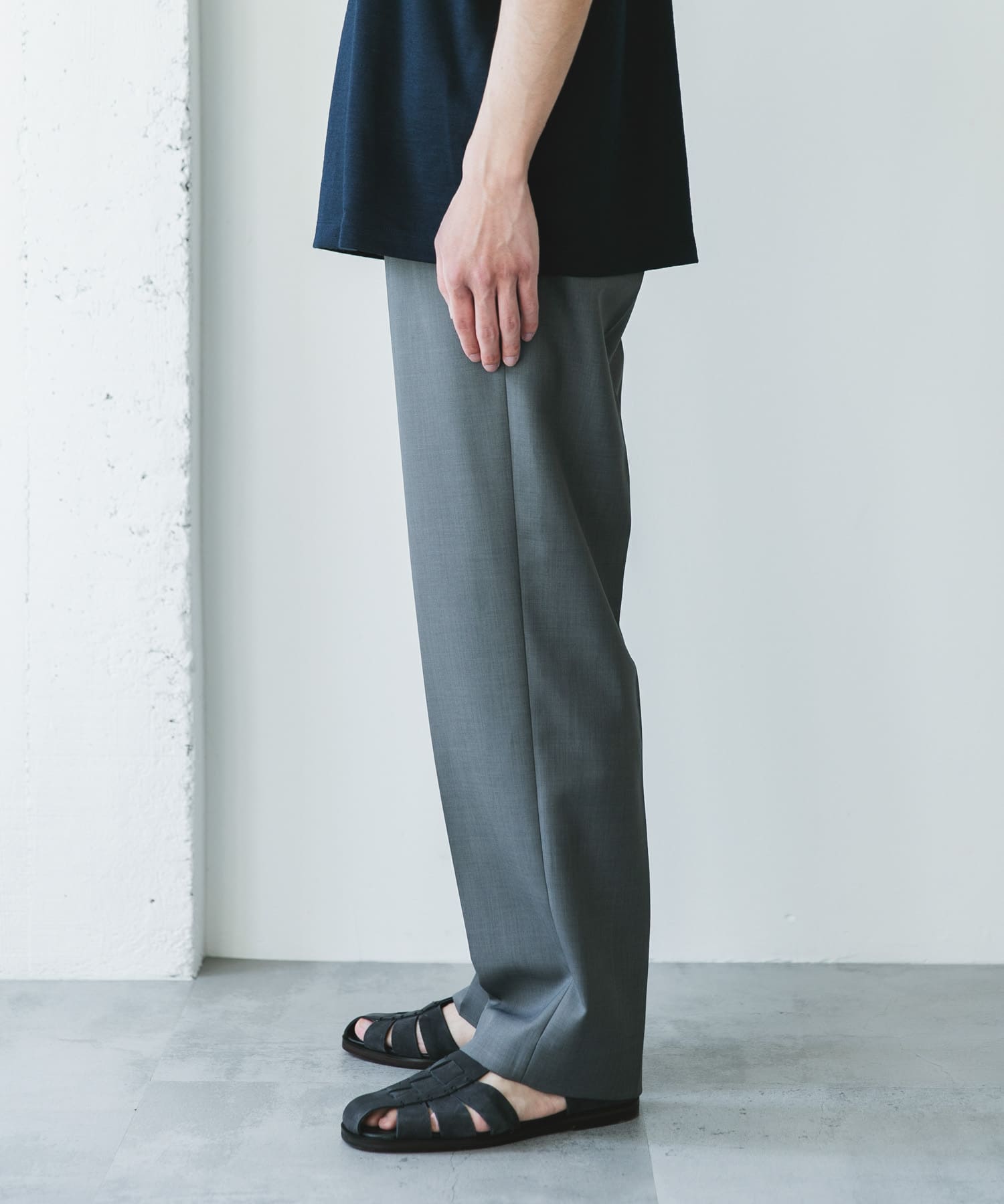 GRAY