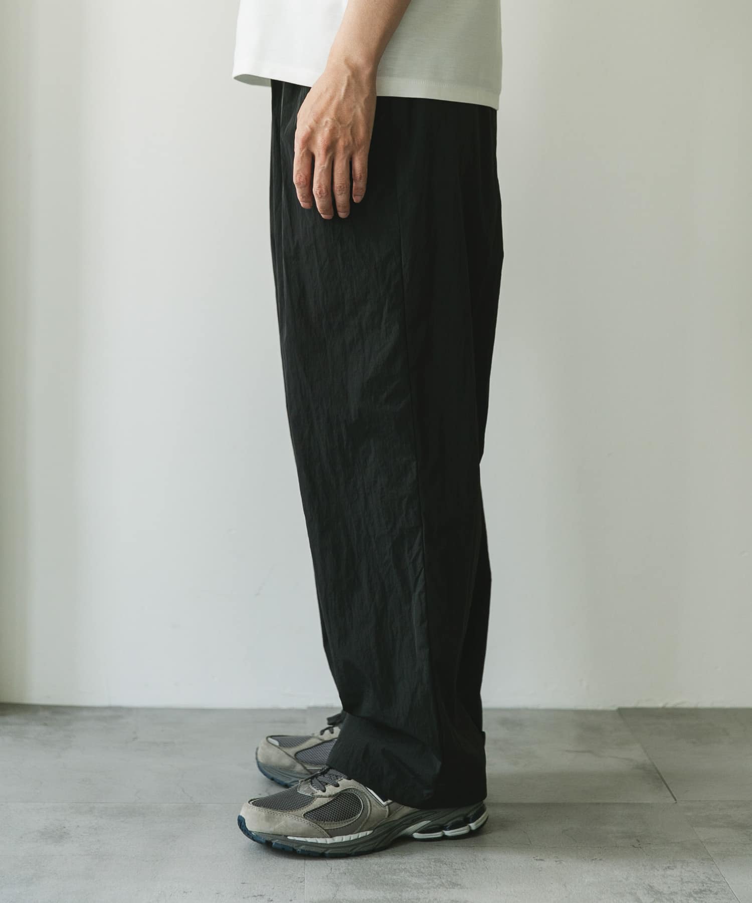 48サイズ　黒ナイロンパンツ OUTDOOR EXCHANGE ナイロンパンツ(M SAND): ボトム｜URBAN RESEARCH