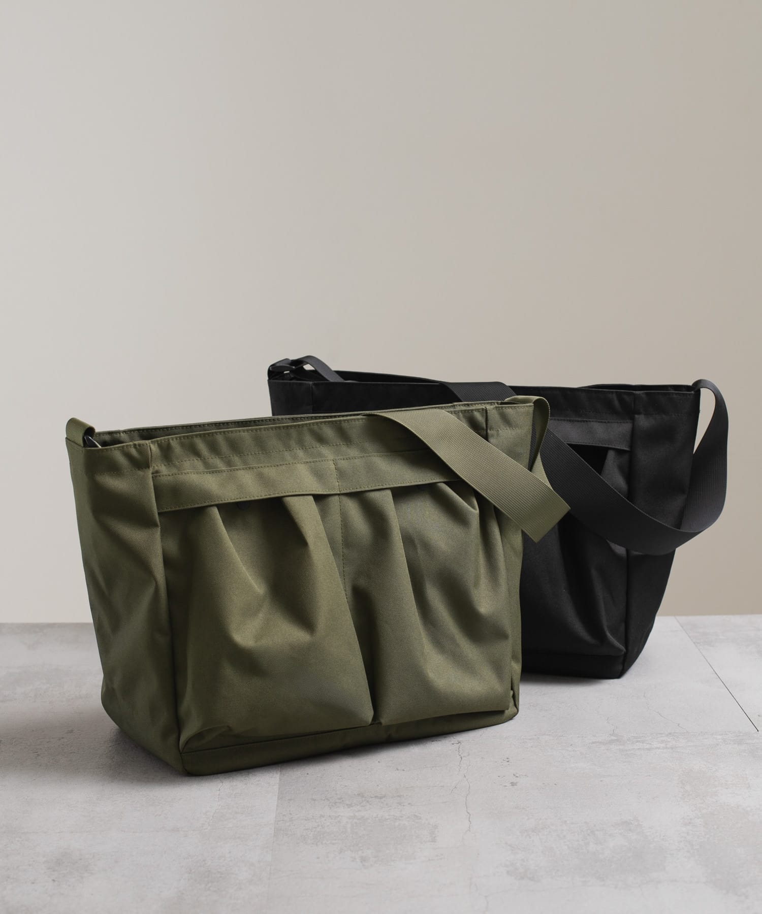 撥水マルチポケットヘルメットショルダー OLIVE -