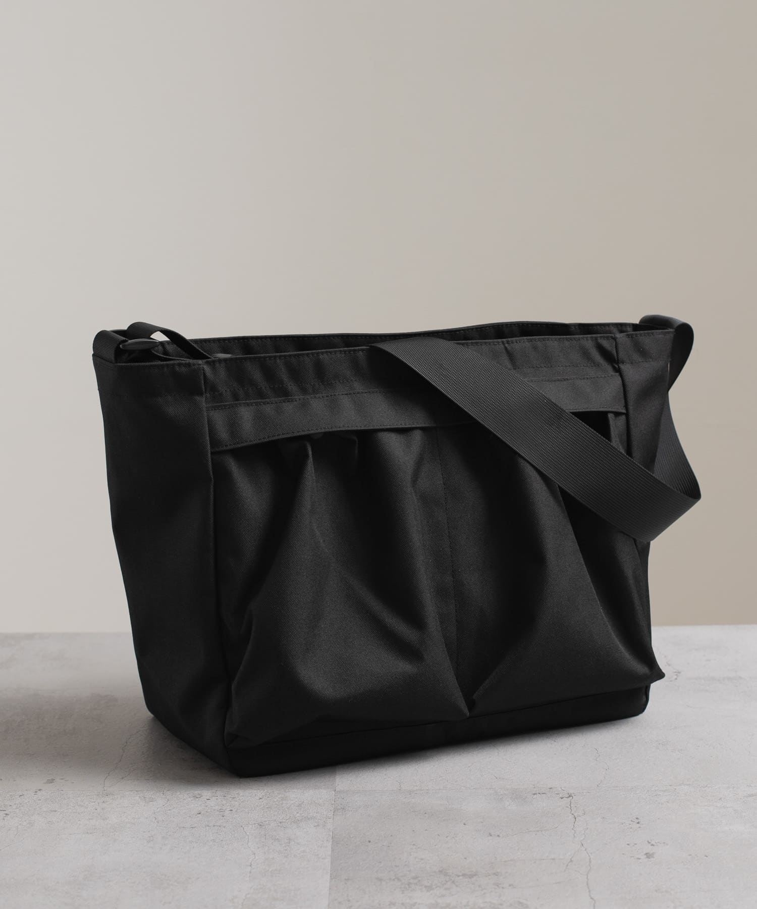 撥水マルチポケットヘルメットショルダー