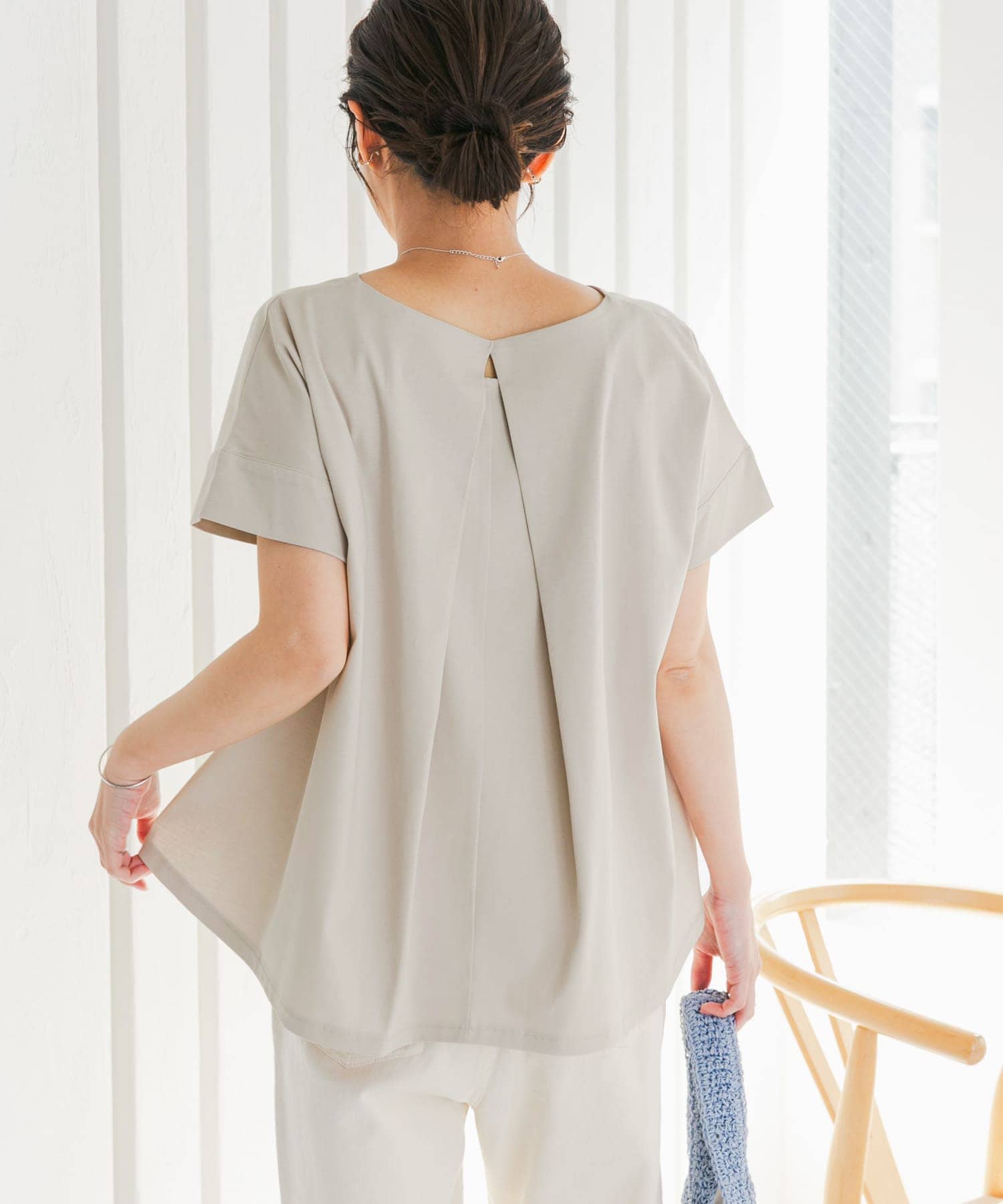 『仁村紗和さん着用』『UR TECH』サマシェアバックデザインプルオーバー