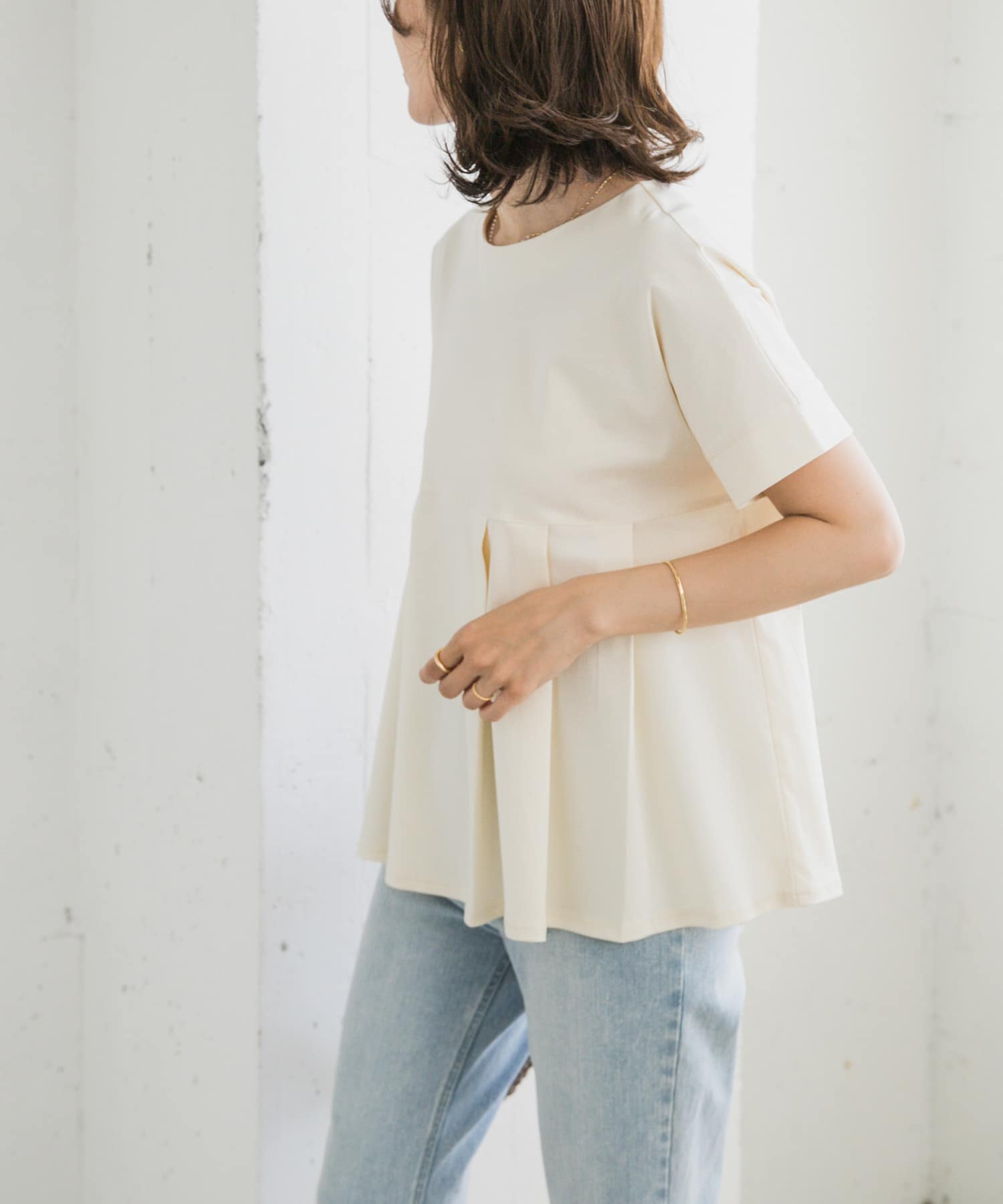 OFF WHITE