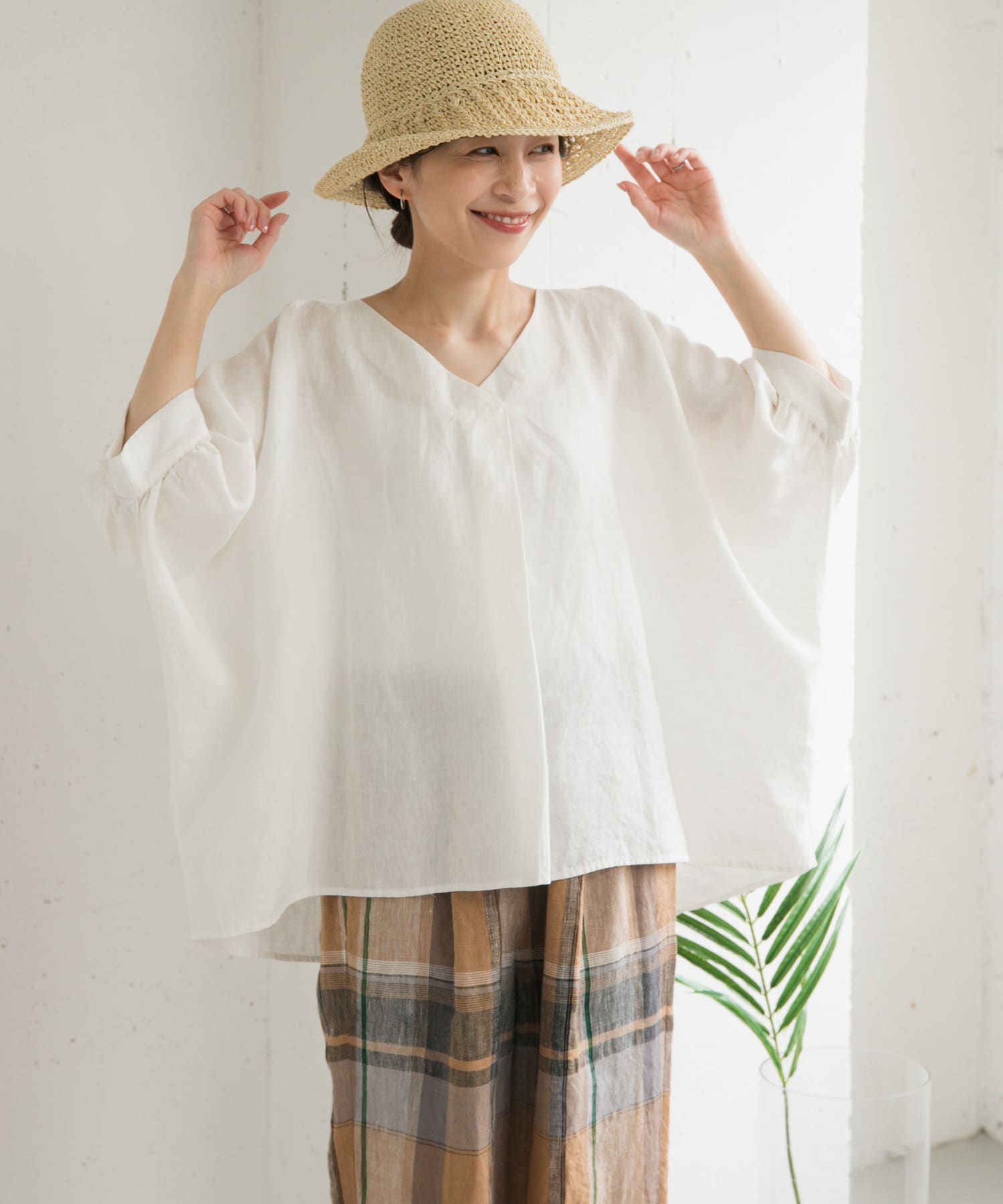 リネンギャザースリーブVネックブラウス