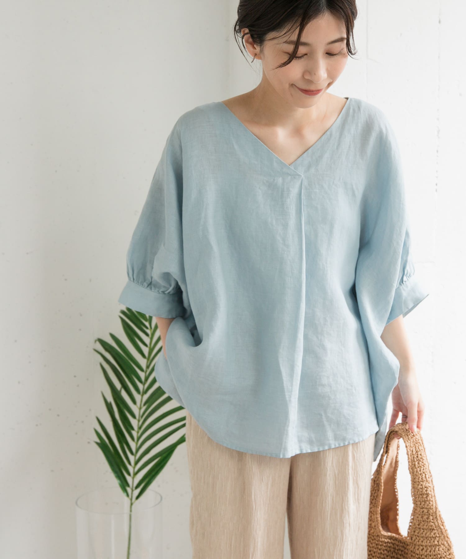 リネンギャザースリーブVネックブラウス